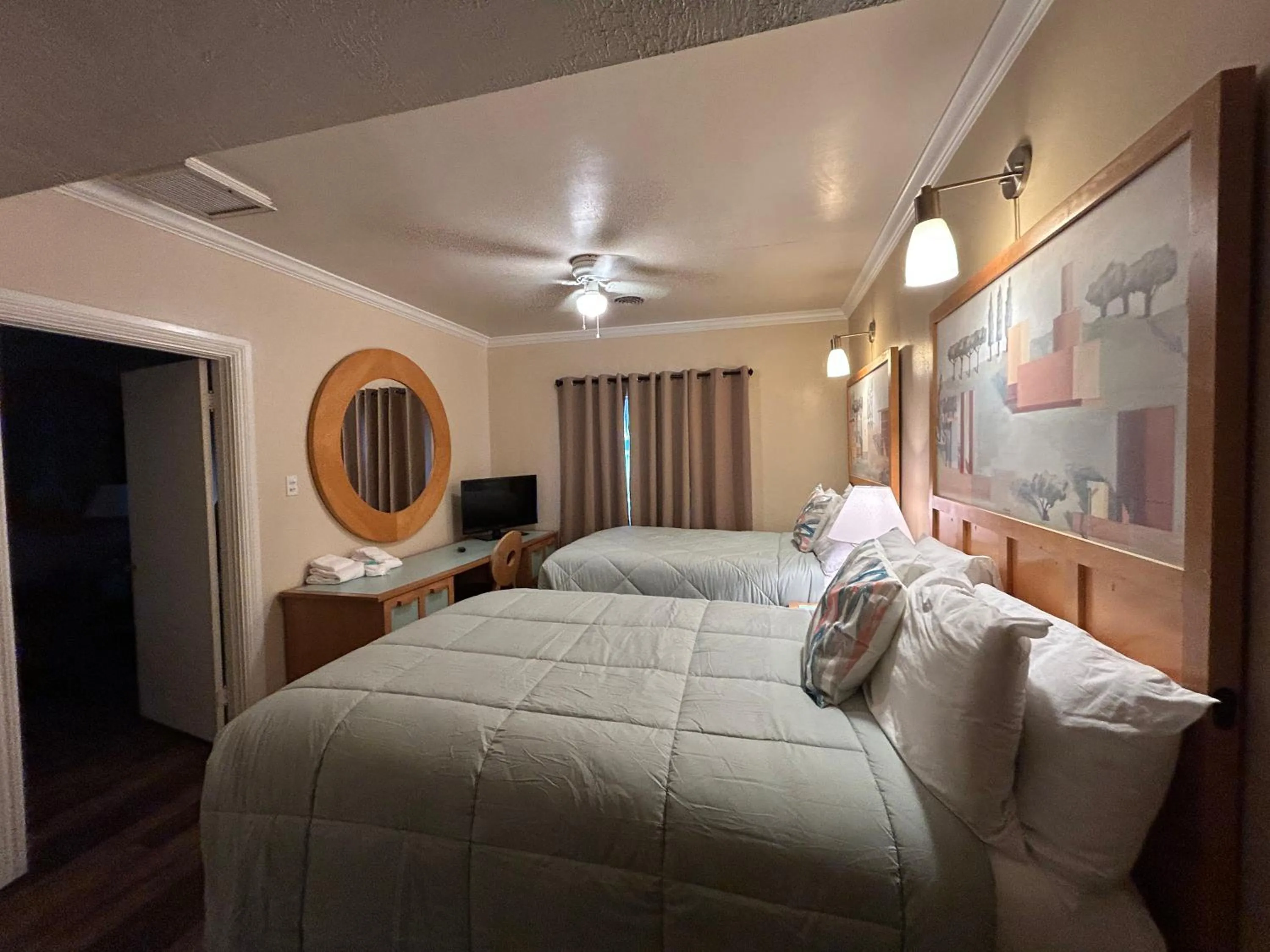 Bed in Sea Vista Motel