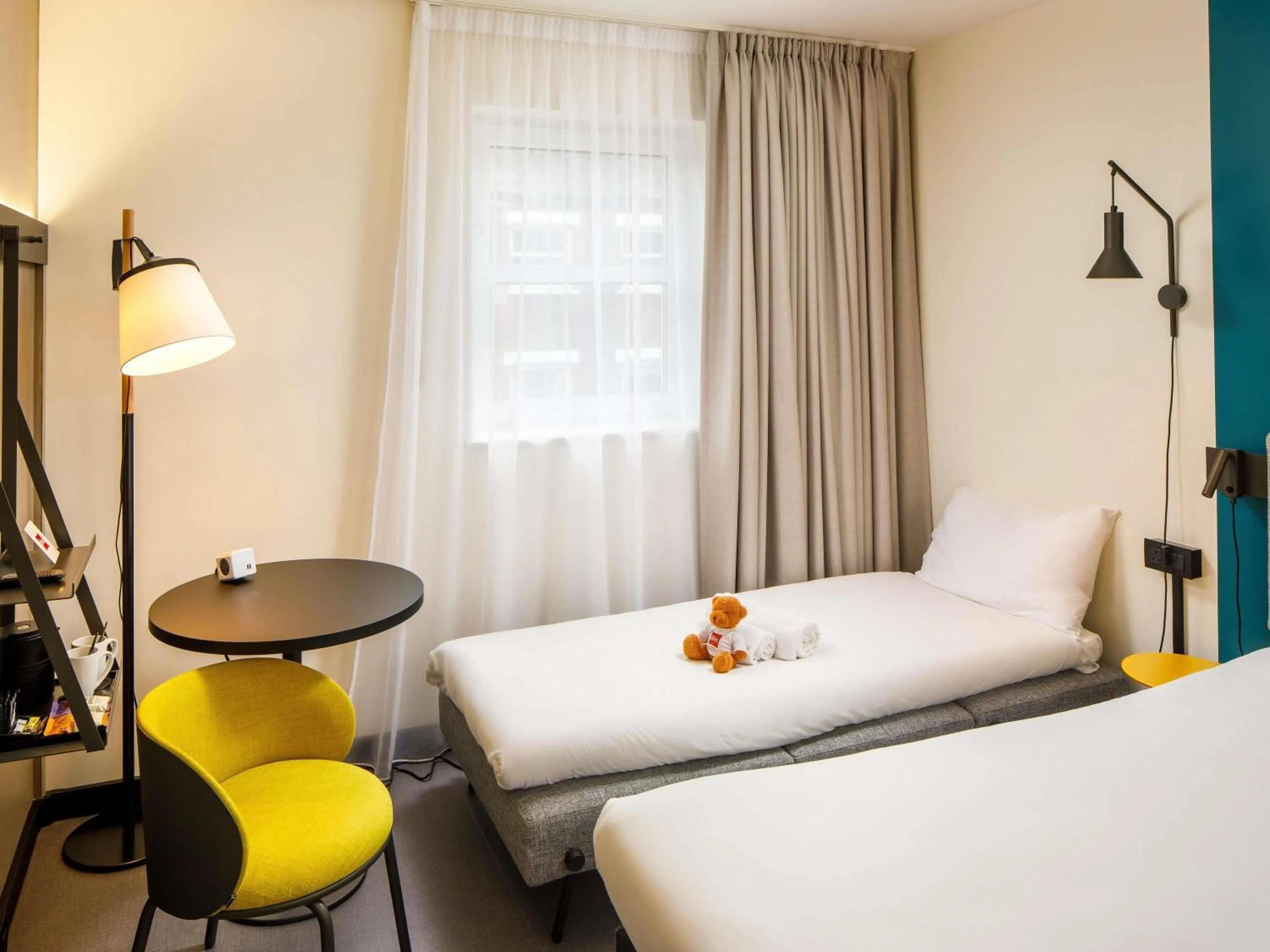 Bedroom, Bed in ibis London Greenwich