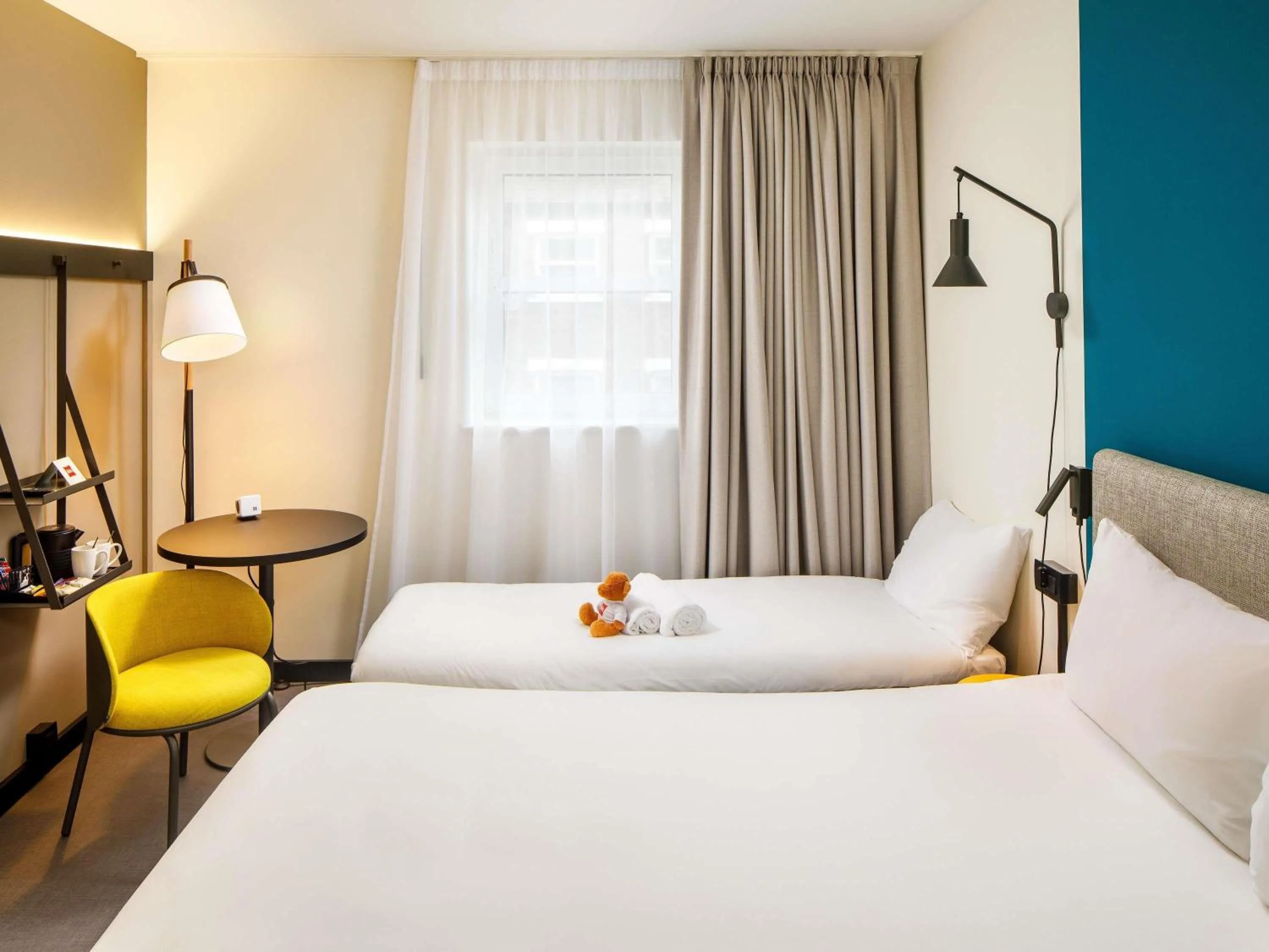 Bedroom, Bed in ibis London Greenwich