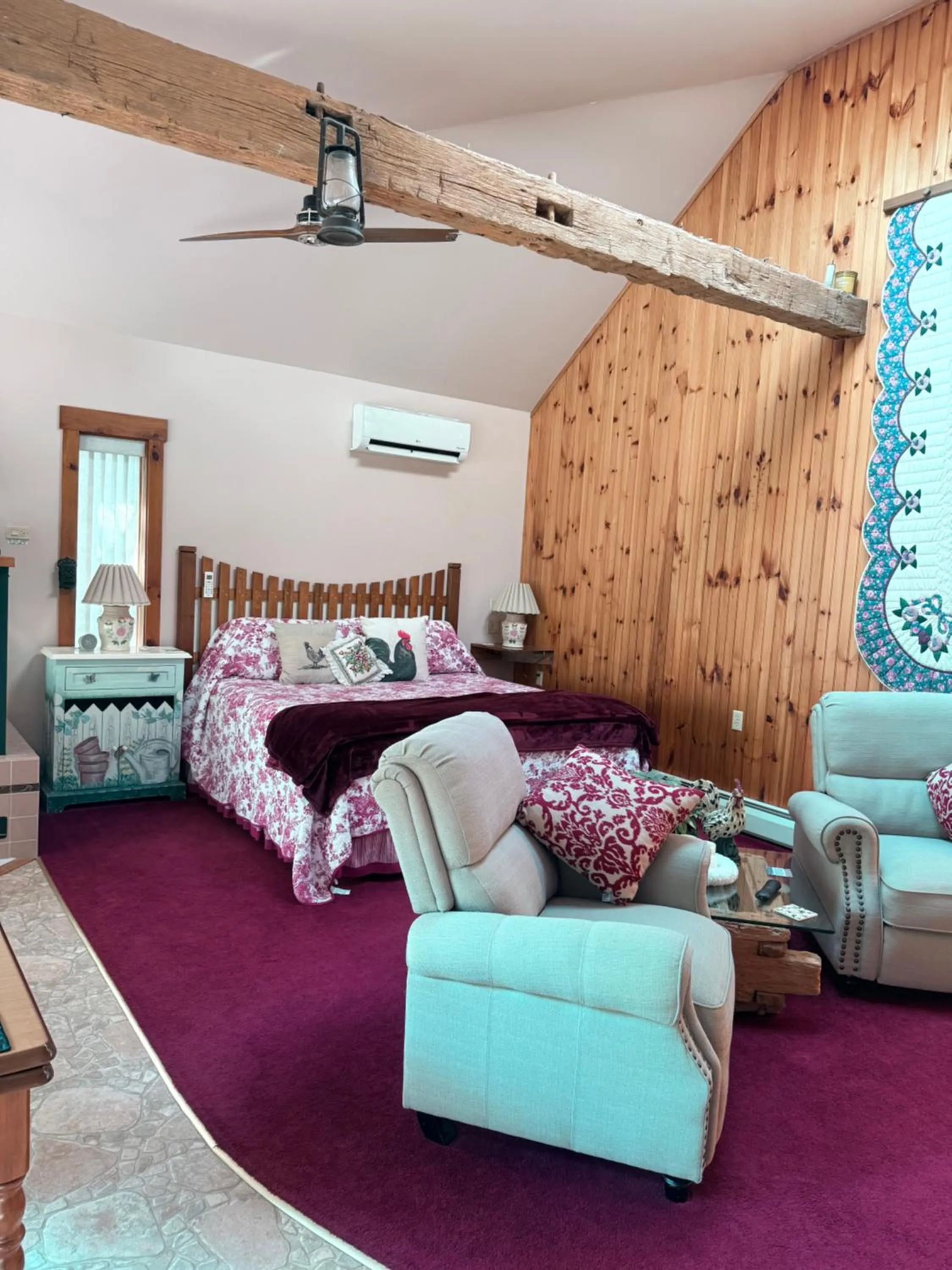 Bedroom, Bed in HIllside Farm B & B