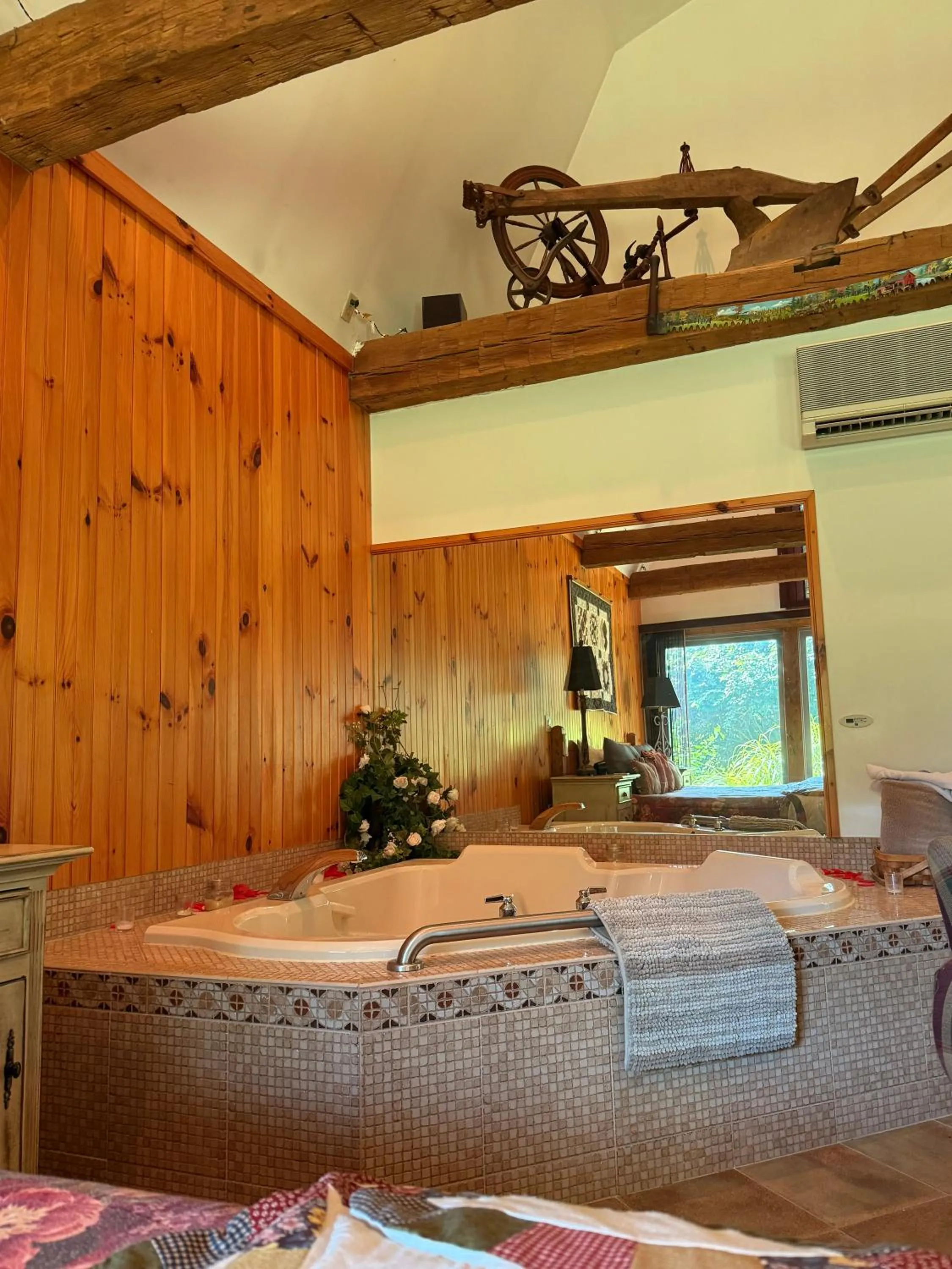 Hot Tub in HIllside Farm B & B