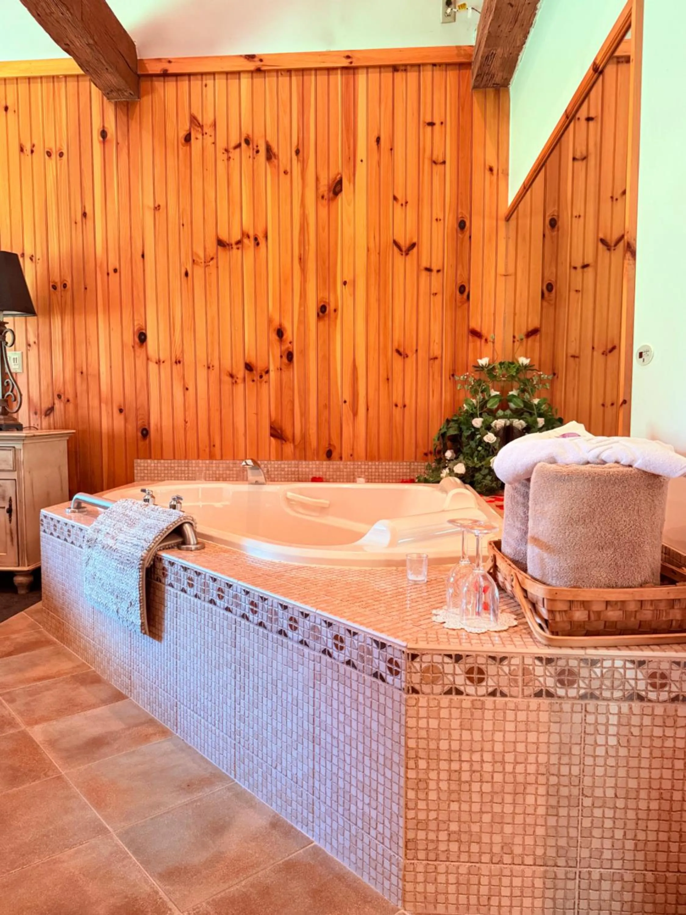 Hot Tub in HIllside Farm B & B