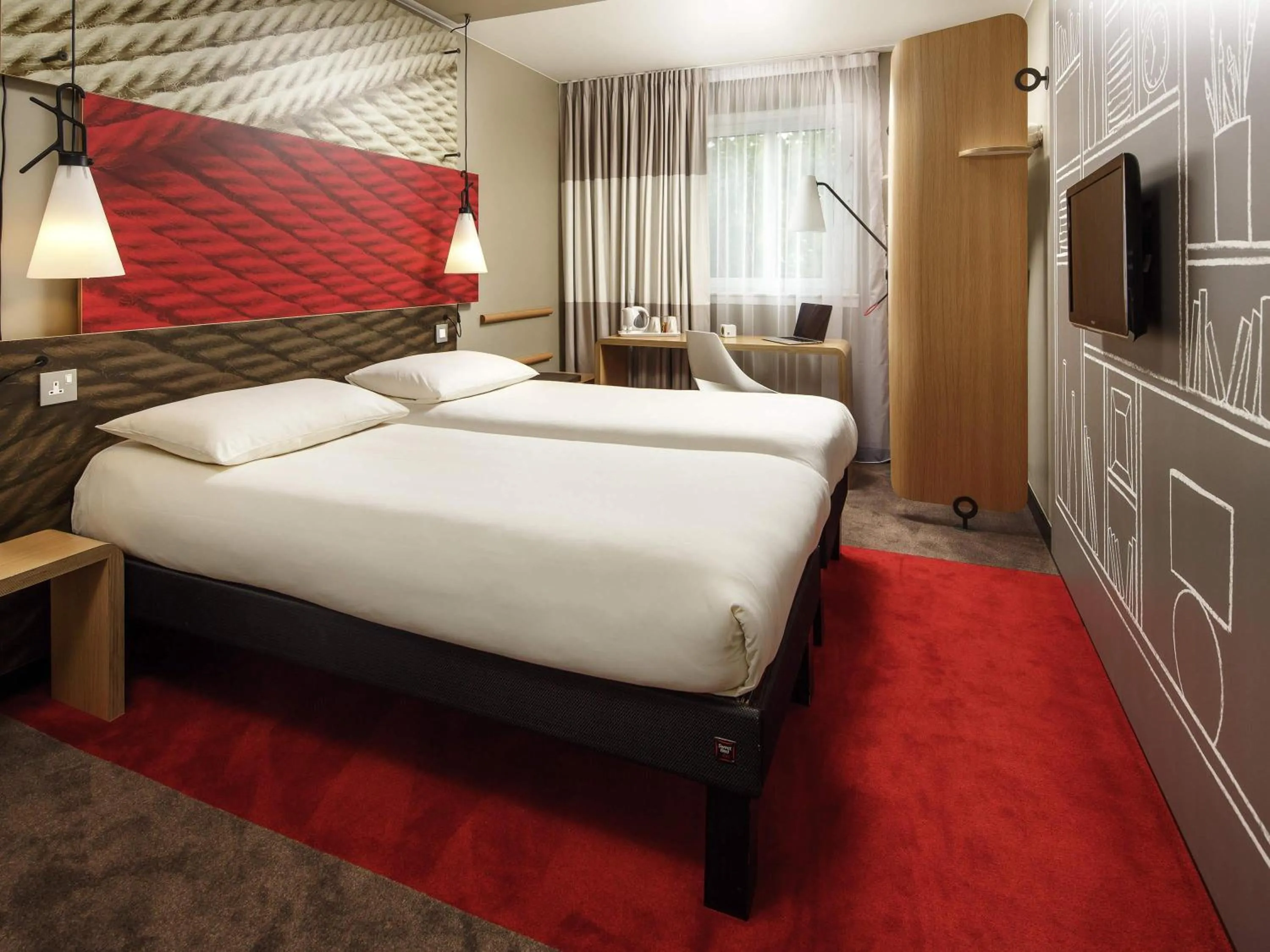 Bedroom, Bed in ibis London Stratford