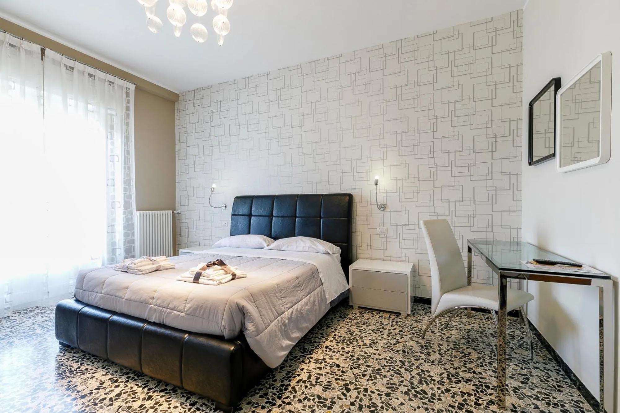 Bed in La Locomotiva Rooms