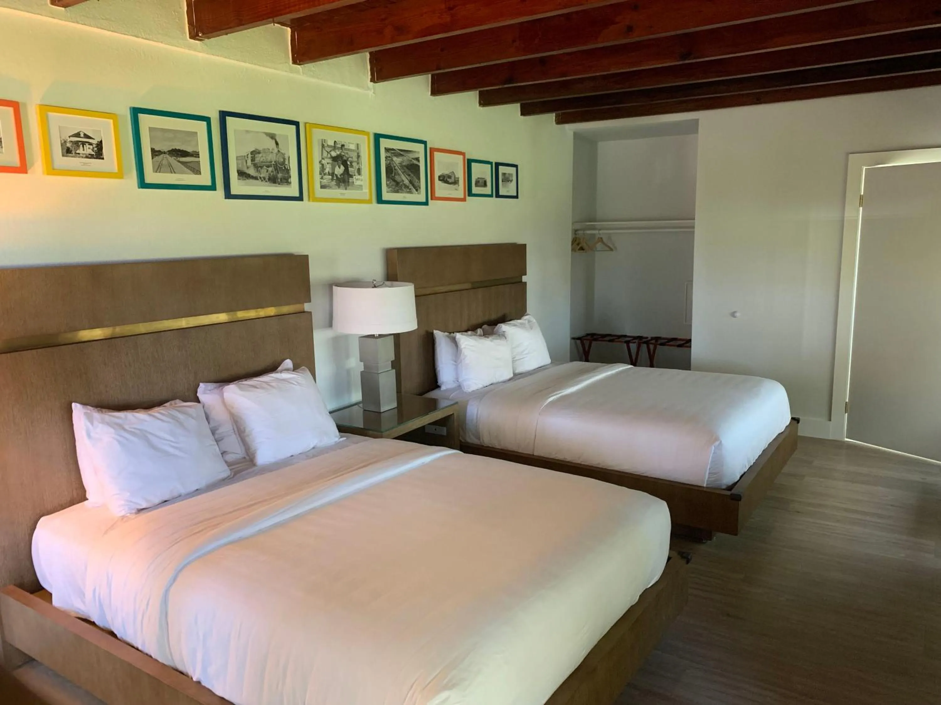 Bedroom, Bed in Sunset Inn