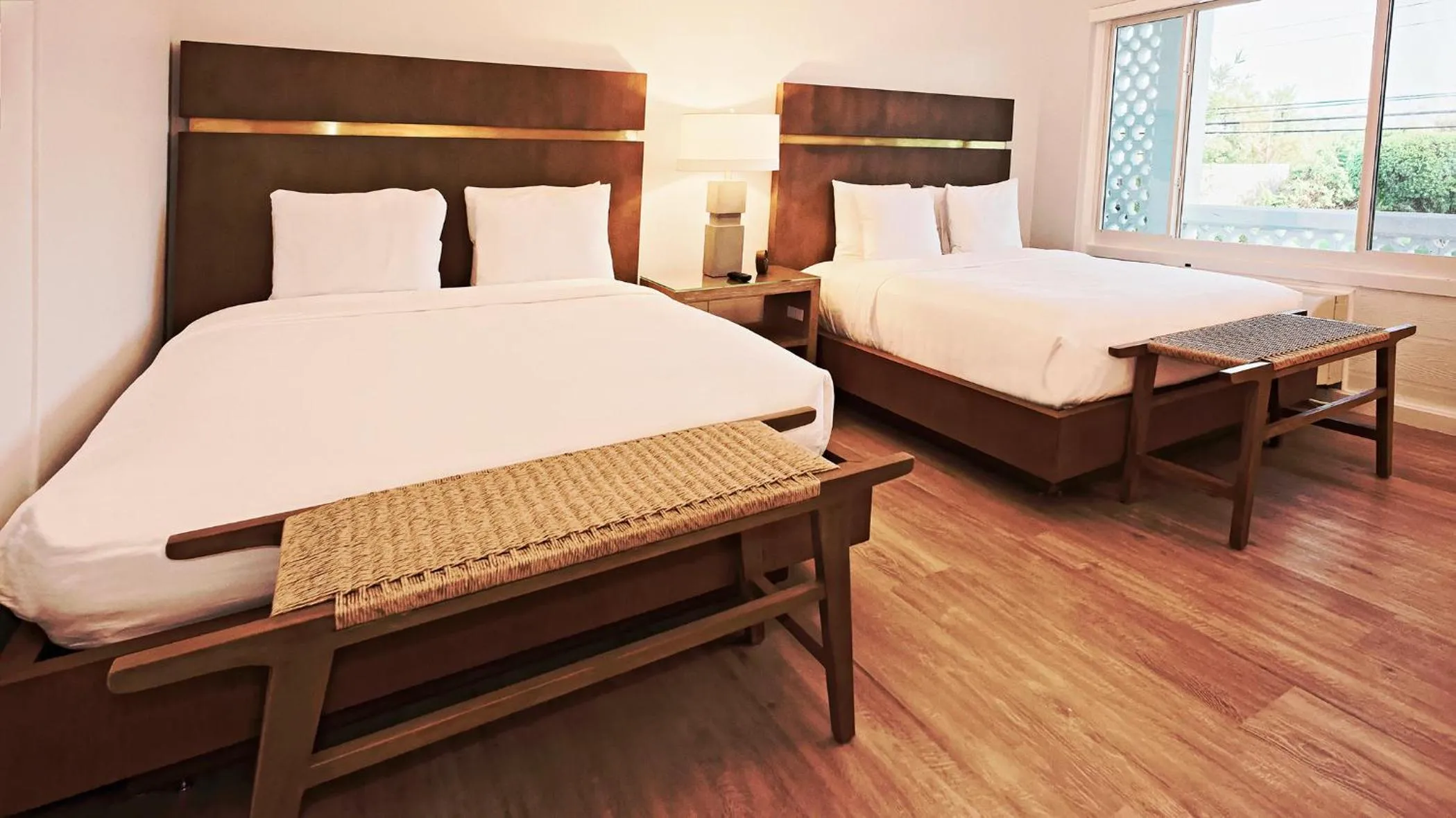 Photo of the whole room, Bed in Sunset Inn