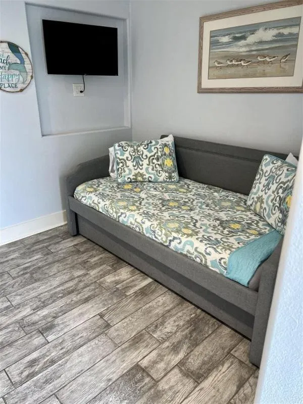 Property building, Bed in 125-Fun In The Sun Penthouse