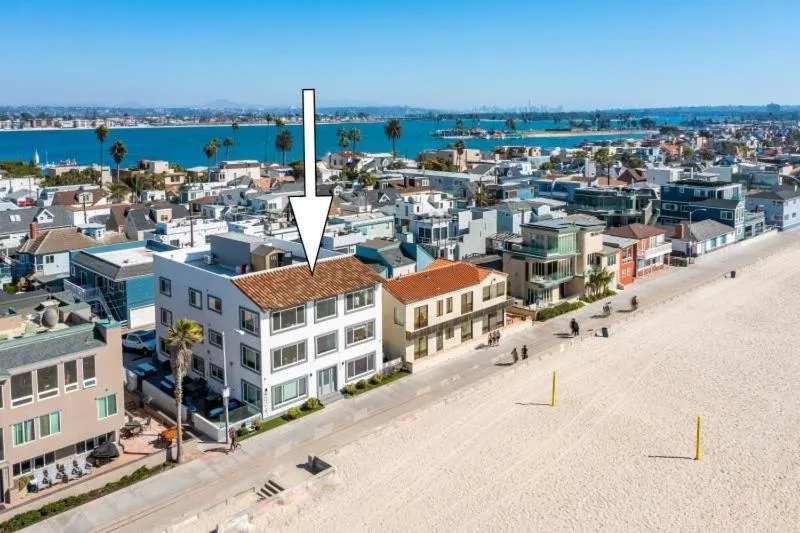 Property building in 120-Oceanfront Penthouse 5