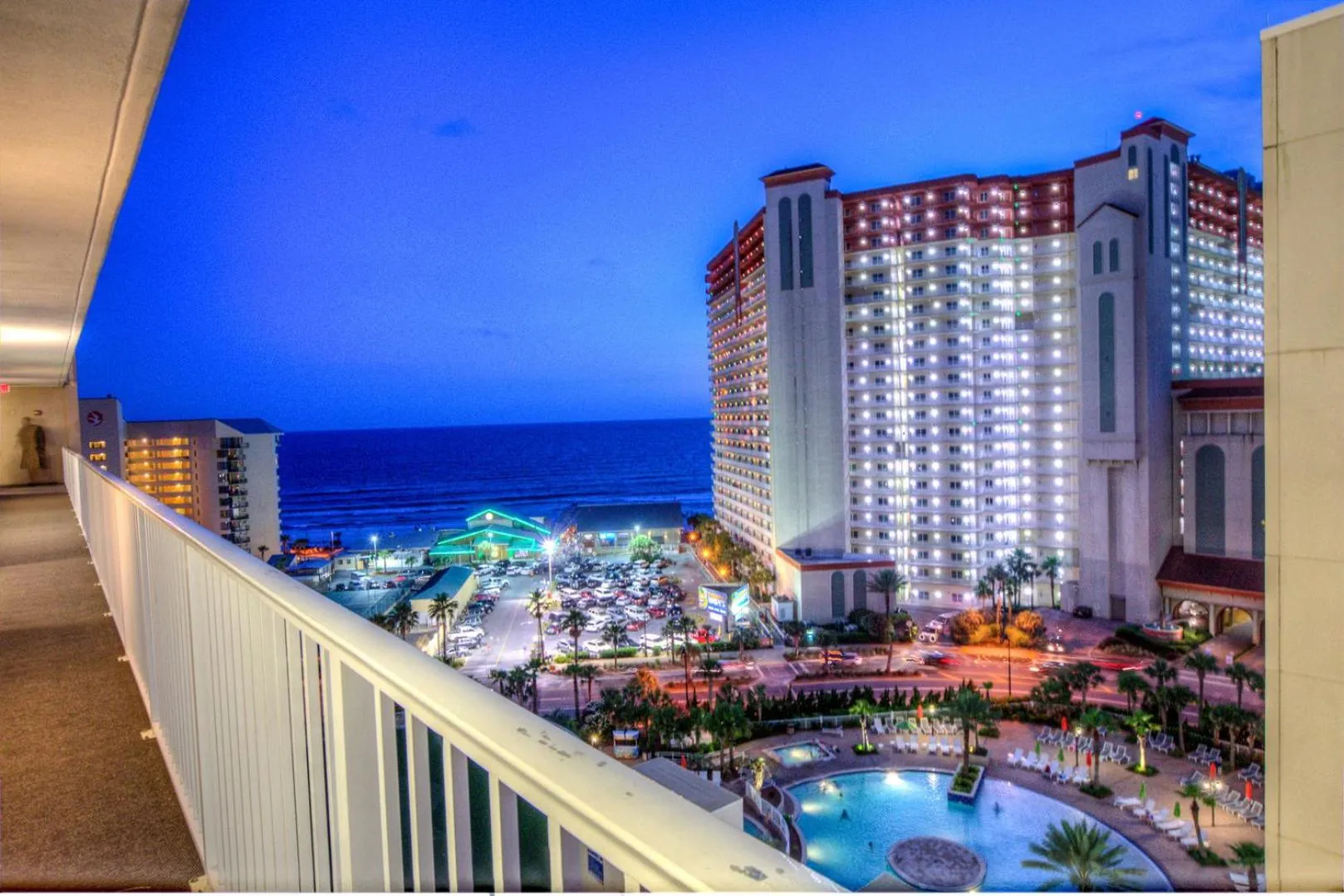 Laketown Wharf 1135 By Aneliya