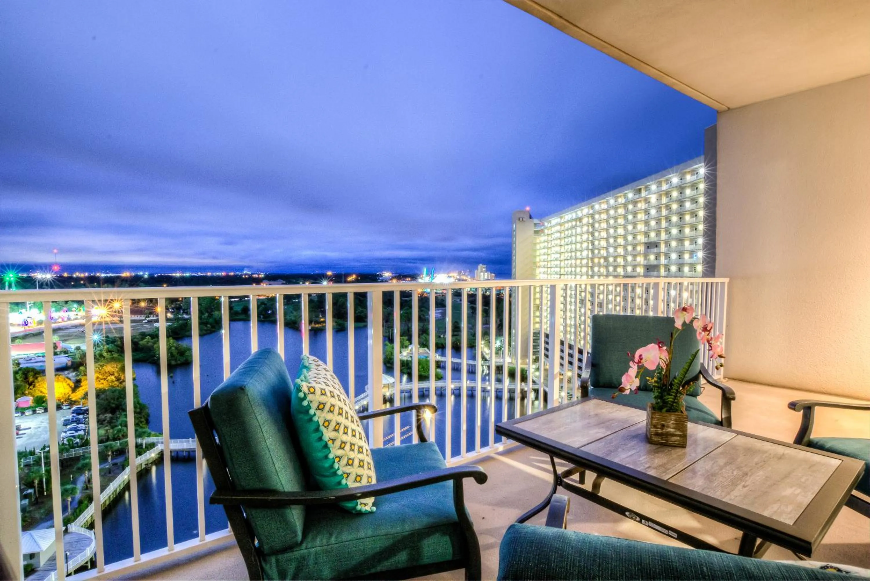 Laketown Wharf 1135 By Aneliya