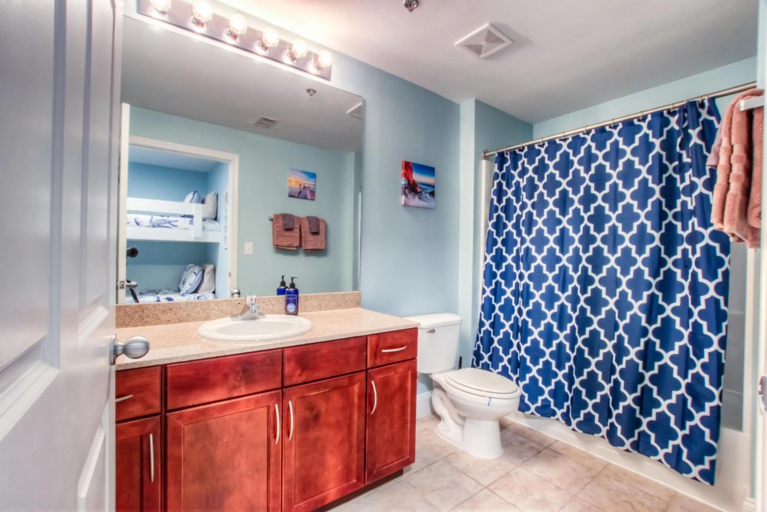 Laketown Wharf 1135 By Aneliya