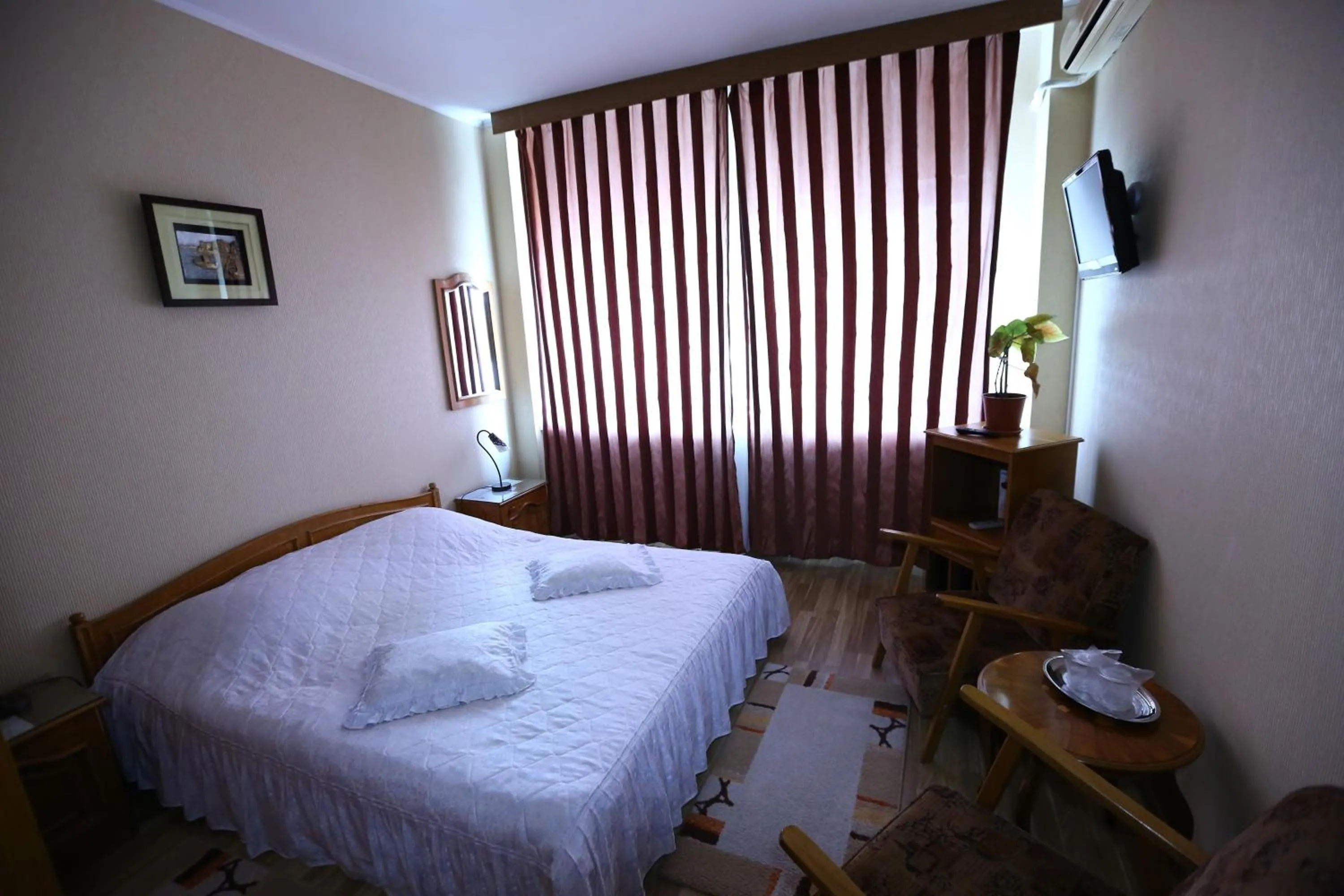 Bed in Hotel Moldova