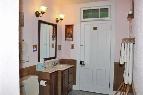 Bathroom in Belle Aire Mansion Guest House