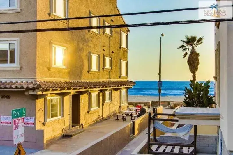 200-Surf Stars Penthouse 200-Surf Stars Penthouse