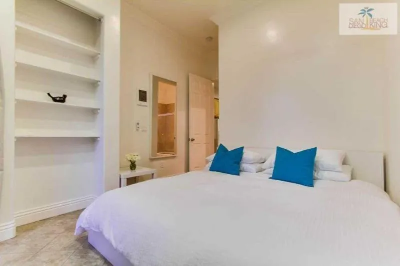 Property building, Bed in 200-Surf Stars Penthouse