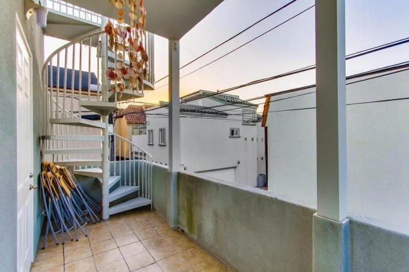 Property building in 199-Surf Stars Combo