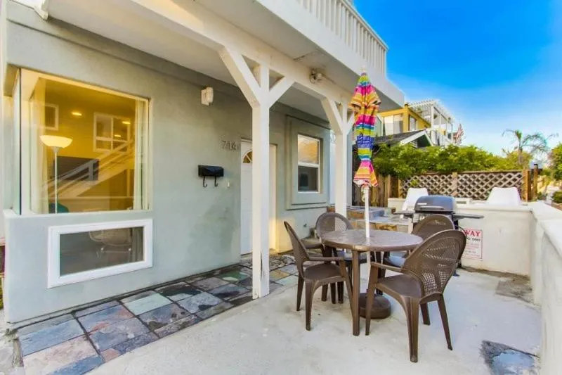 Property building in 199-Surf Stars Combo