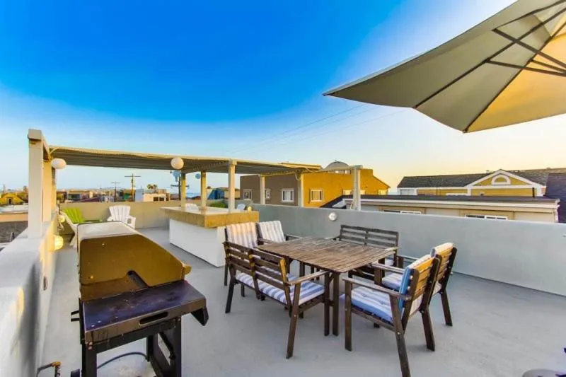 Property building in 199-Surf Stars Combo