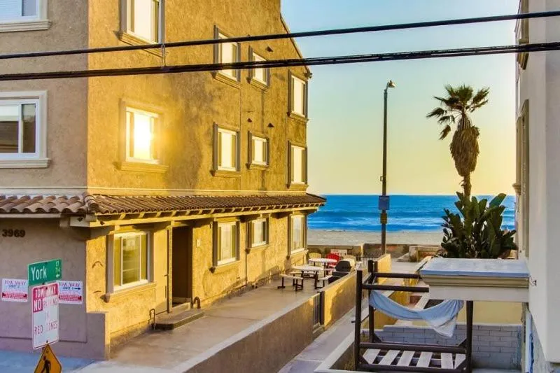 Property building in 199-Surf Stars Combo