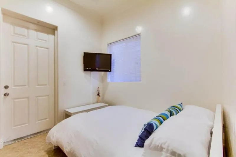 Property building, Bed in 199-Surf Stars Combo