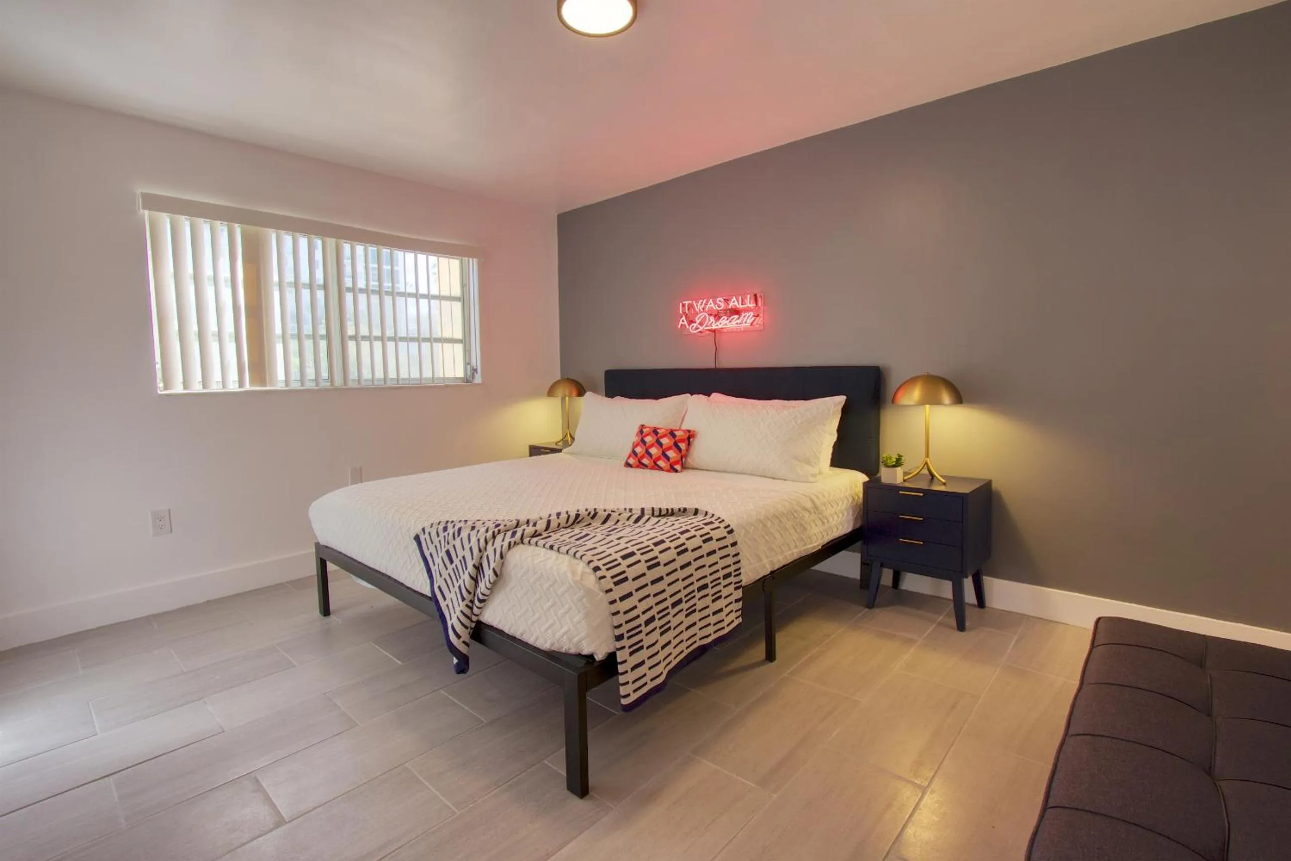 Bed in 23 Palms Suites - Midtown Wynwood