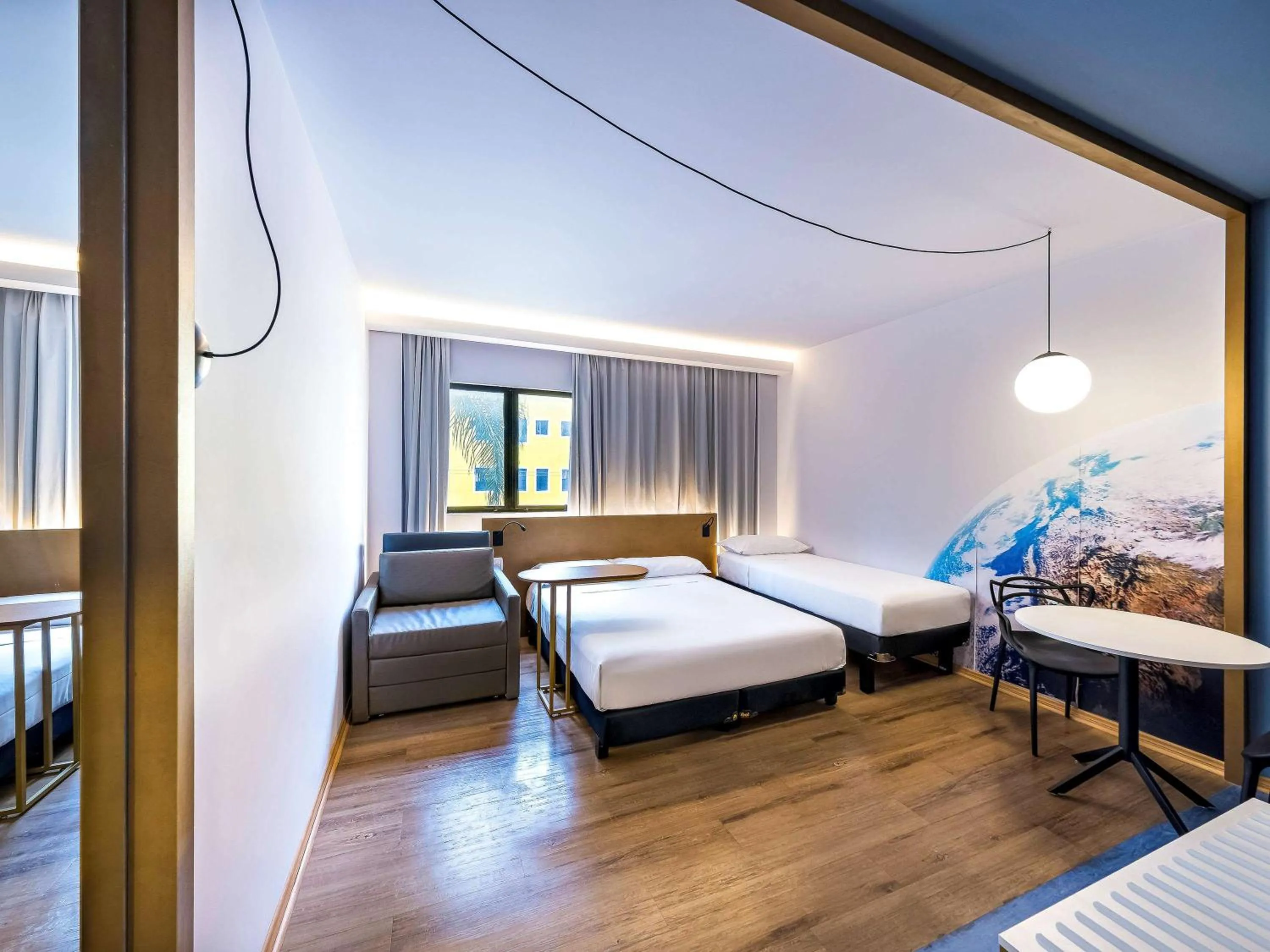 Photo of the whole room, Bed in Hotel Euro Suite Curitiba Batel By Nacional Inn