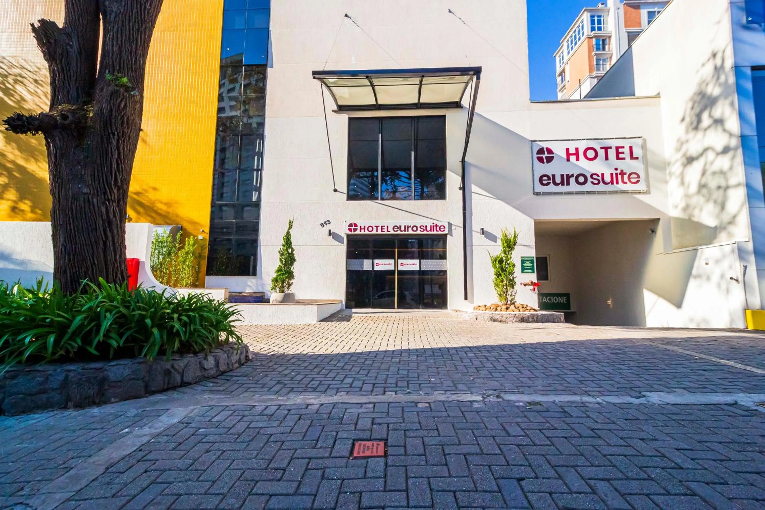 Facade/entrance in Hotel Euro Suite Curitiba Batel By Nacional Inn