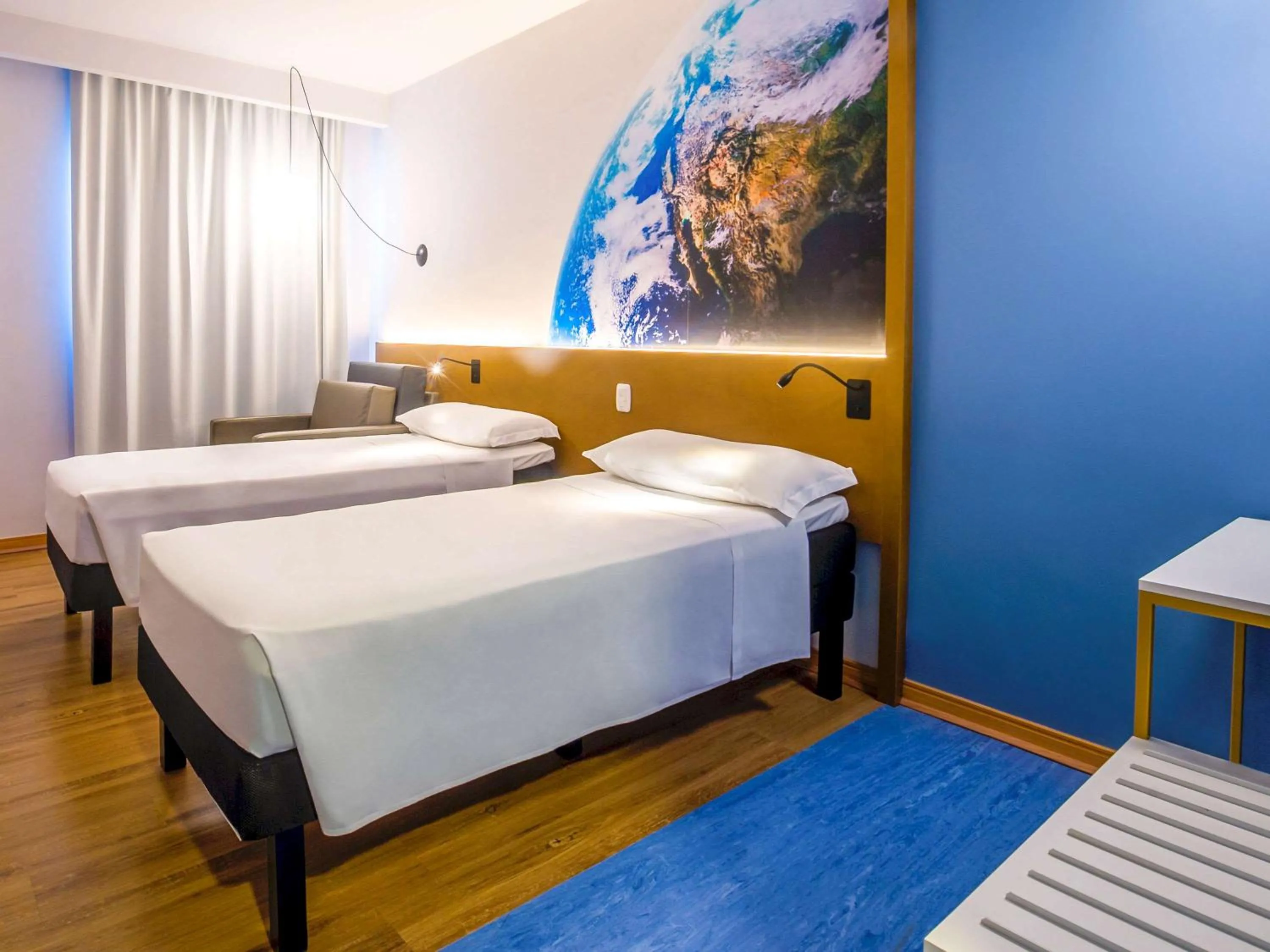 Photo of the whole room, Bed in Hotel Euro Suite Curitiba Batel By Nacional Inn