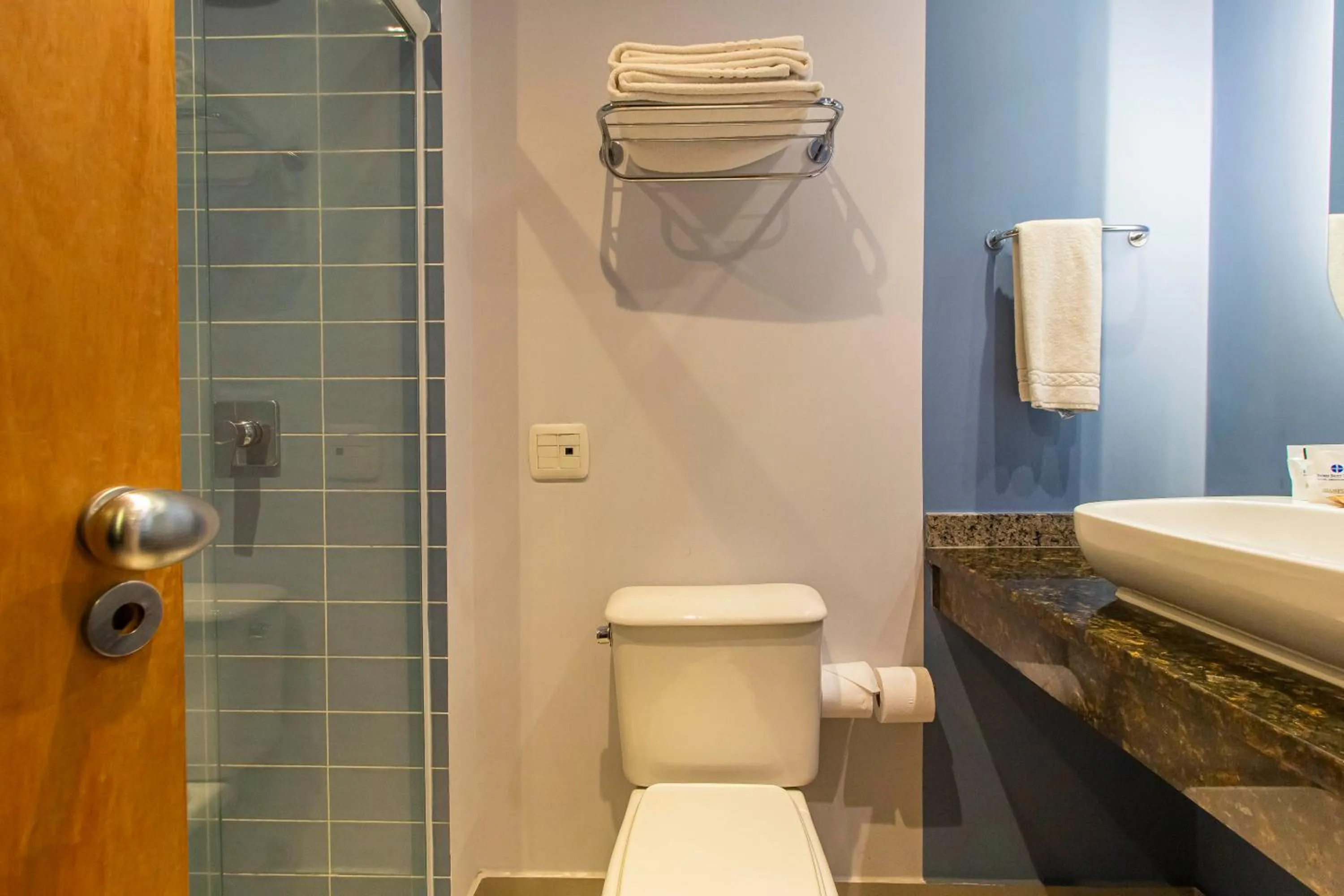 Bathroom in Hotel Euro Suite Curitiba Batel By Nacional Inn