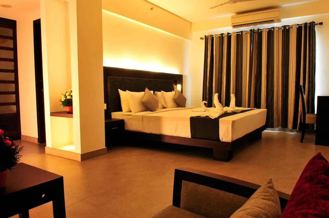 Photo of the whole room, Bed in Copper Folia