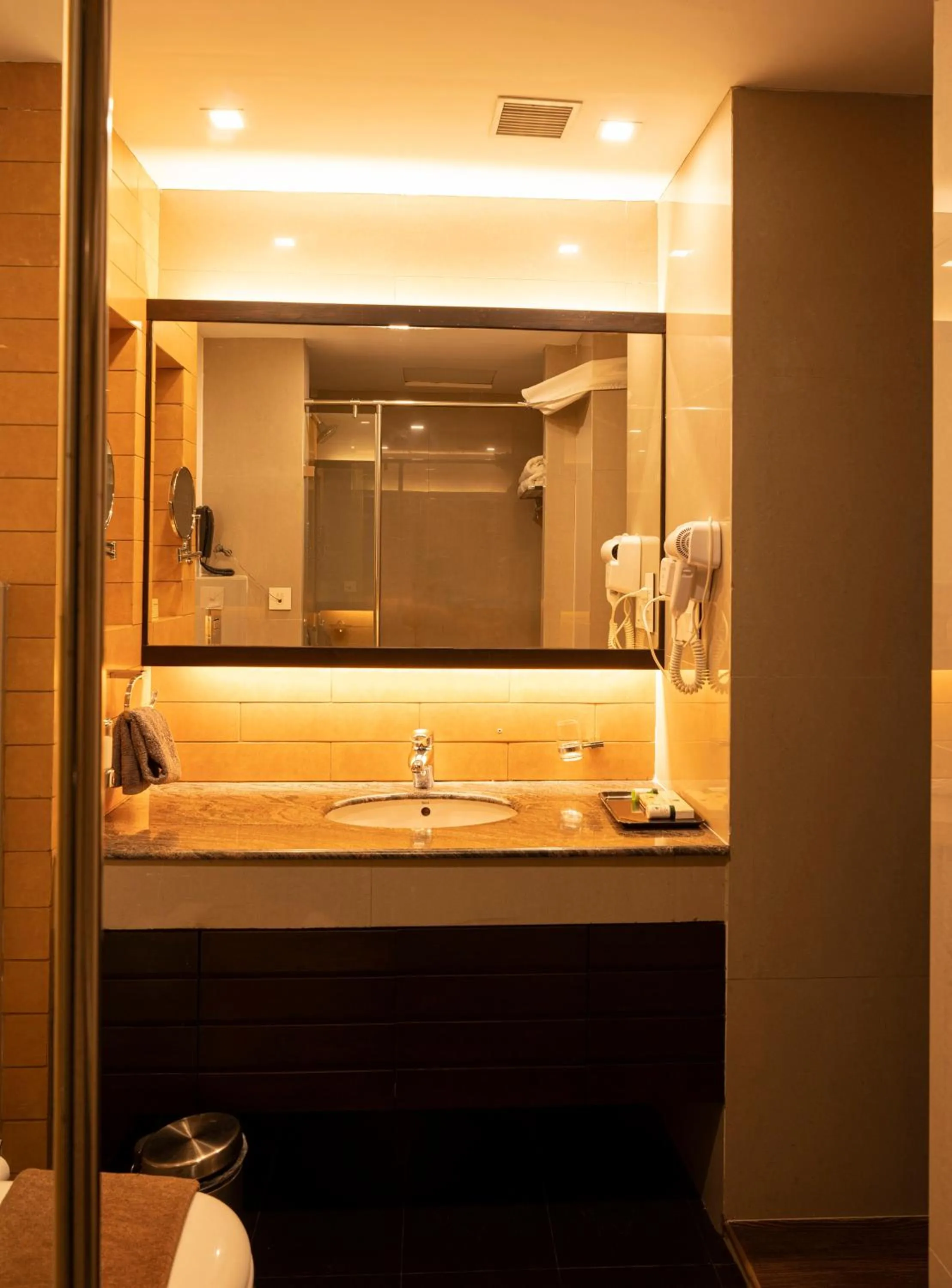 Shower in Copper Folia