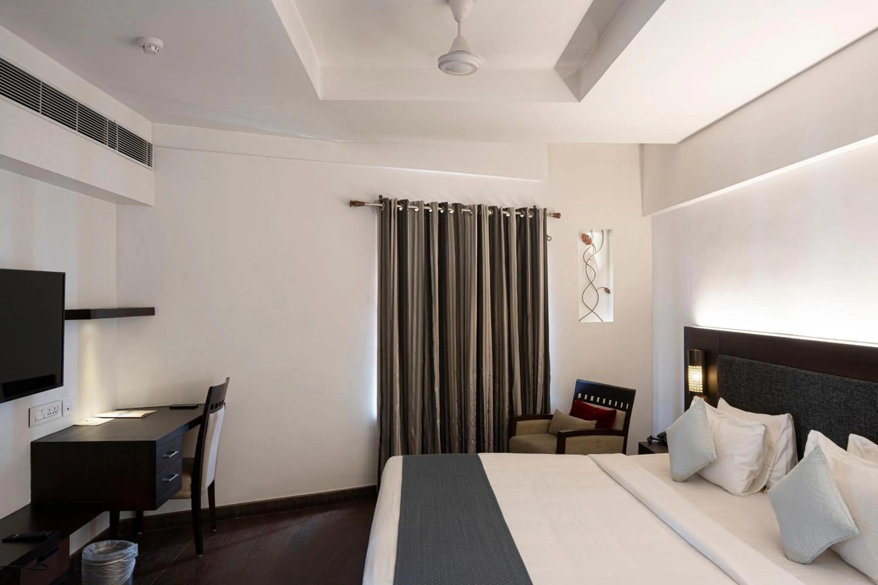 Communal lounge/ TV room, Bed in Copper Folia