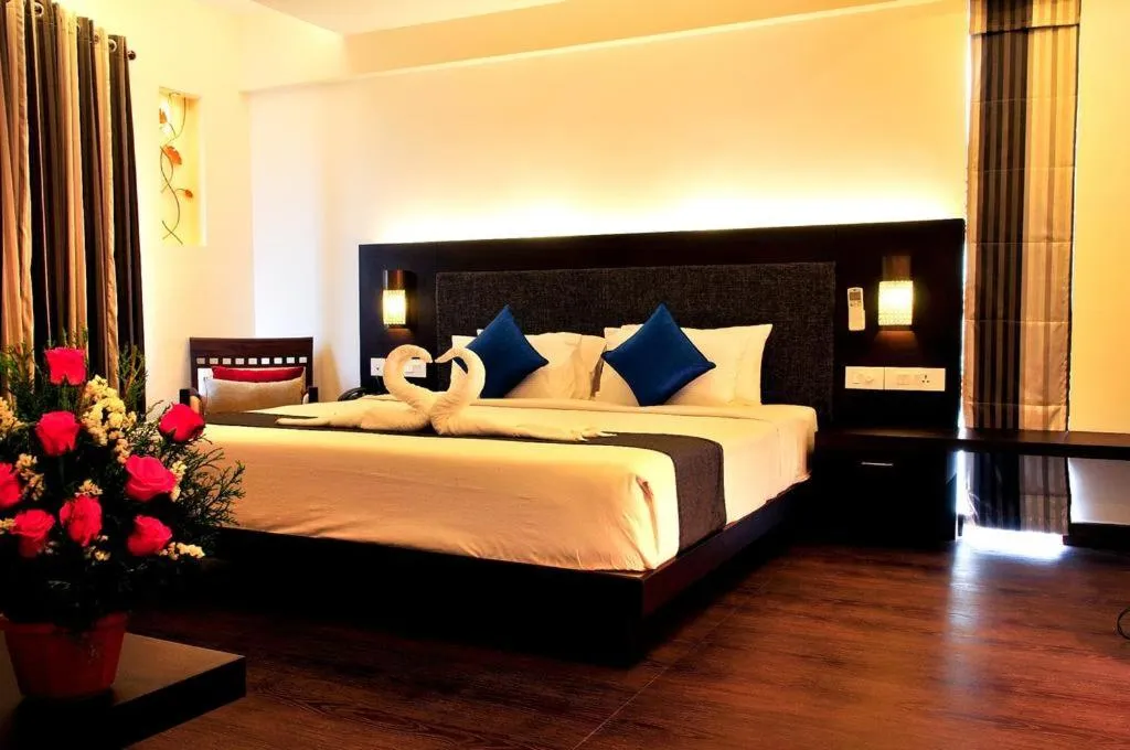 Bedroom, Bed in Copper Folia