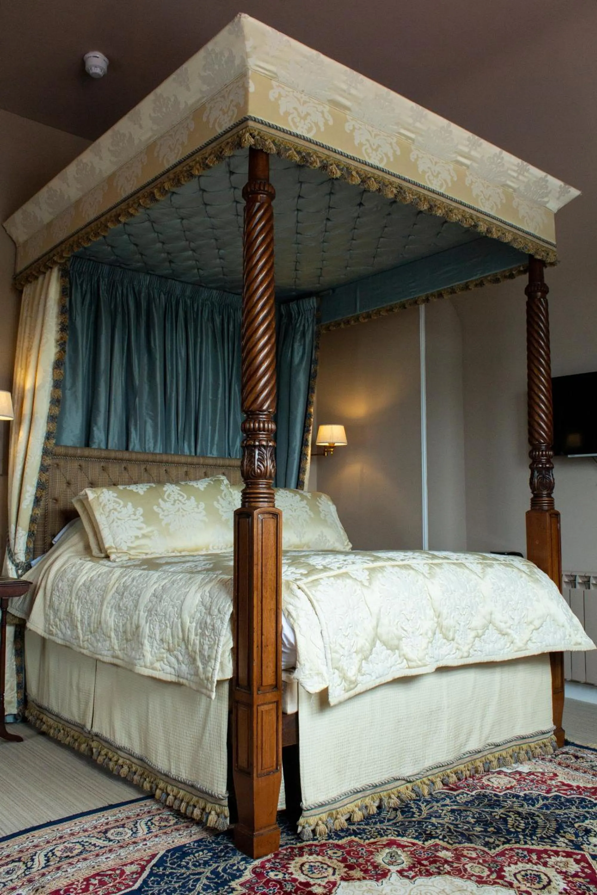 Bed in The Carden Arms