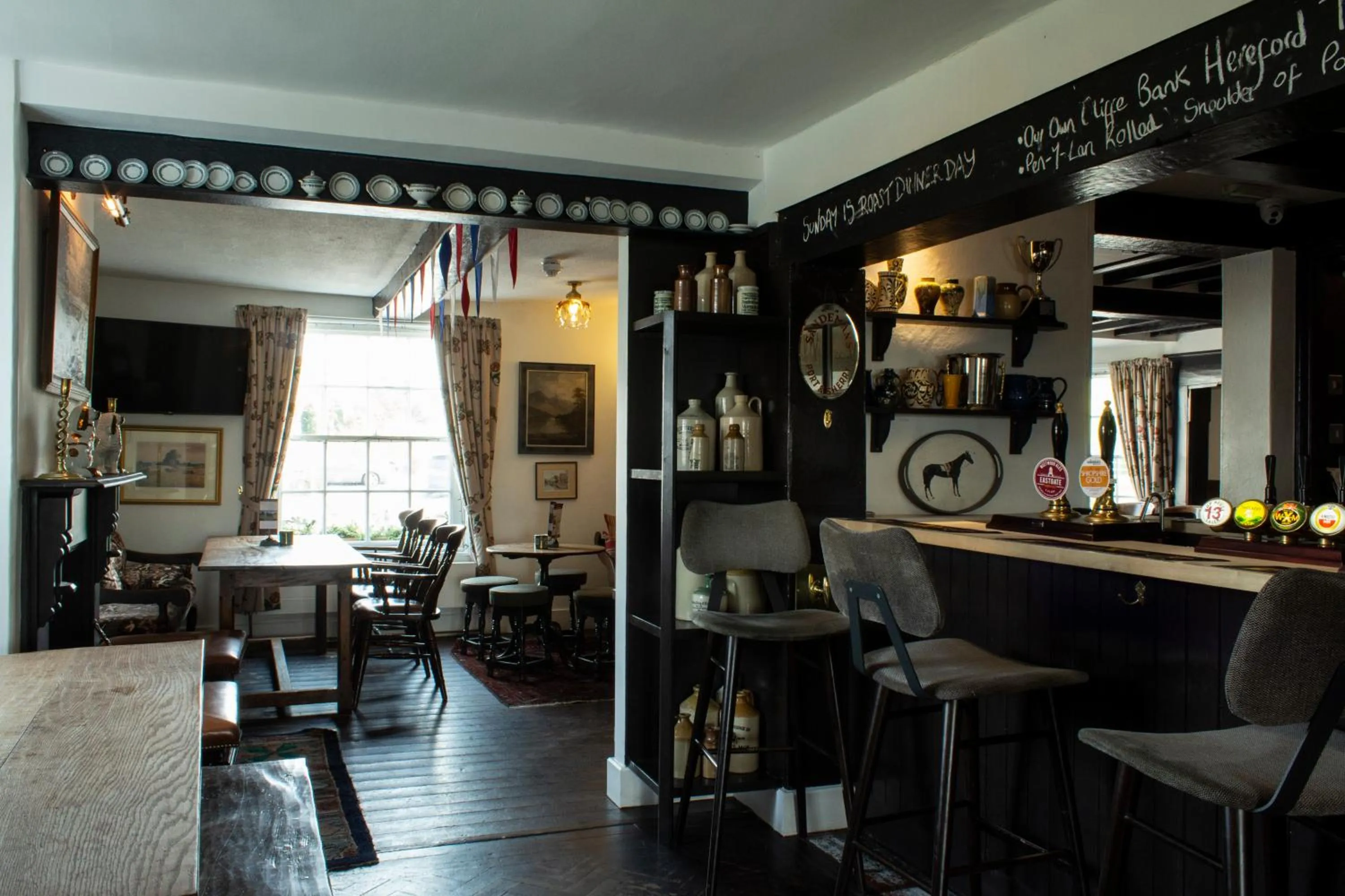 Restaurant/places to eat in The Carden Arms