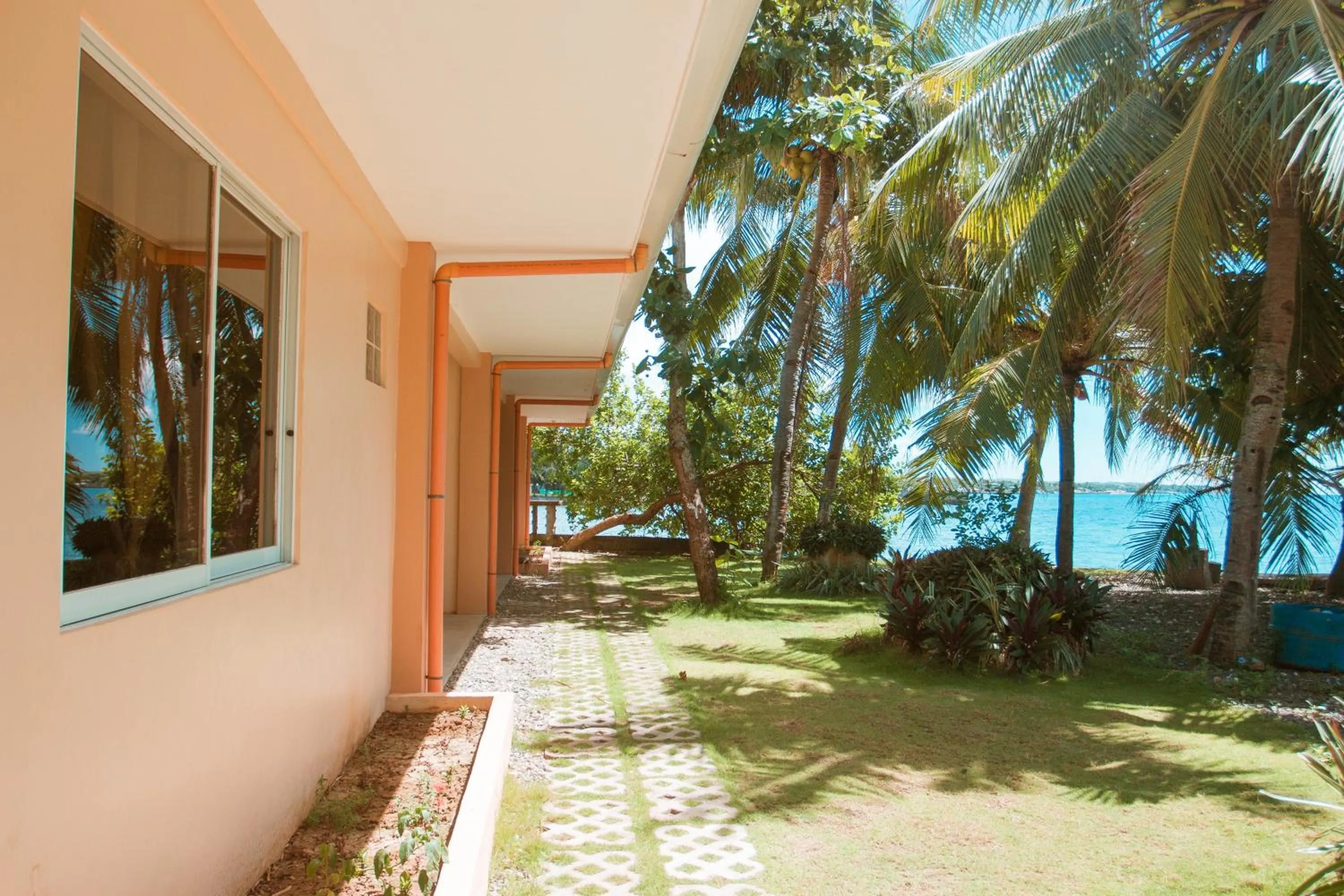 Estaca Bay Gardens Conference Resort powered by Cocotel