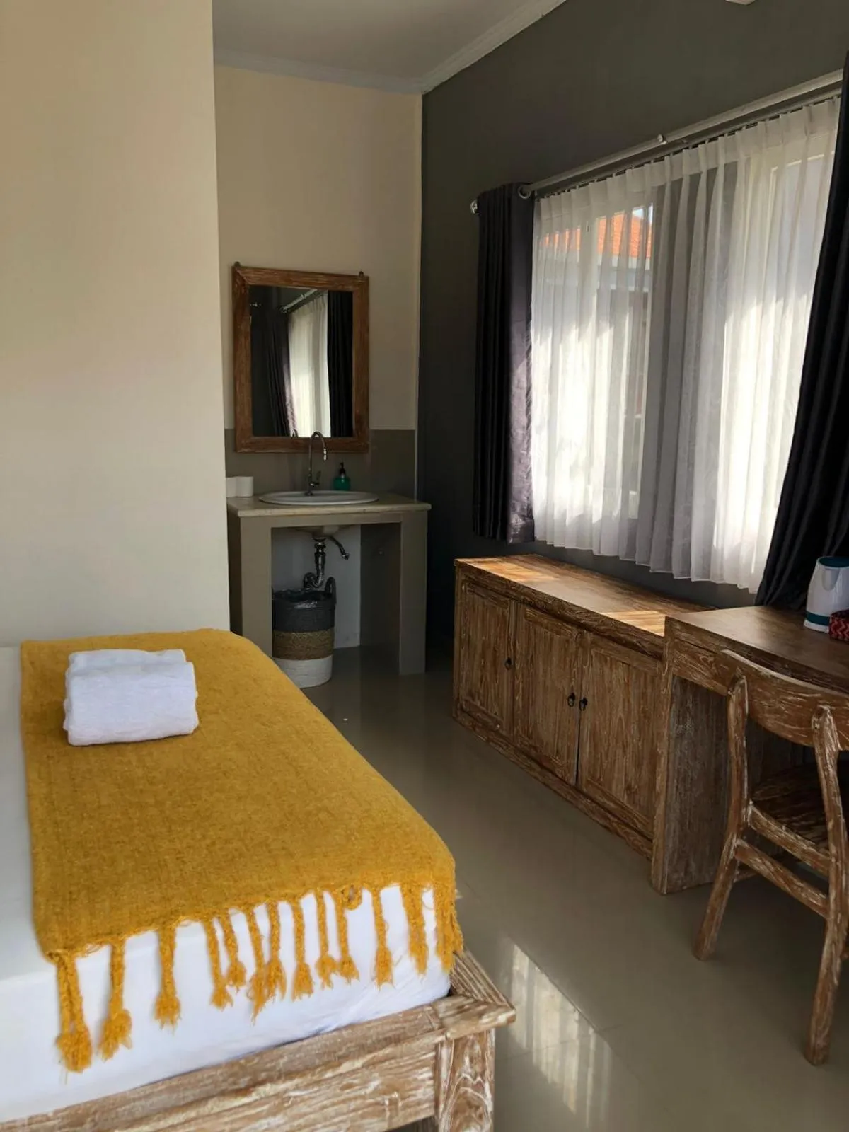 Bed in Laksmi Guest House