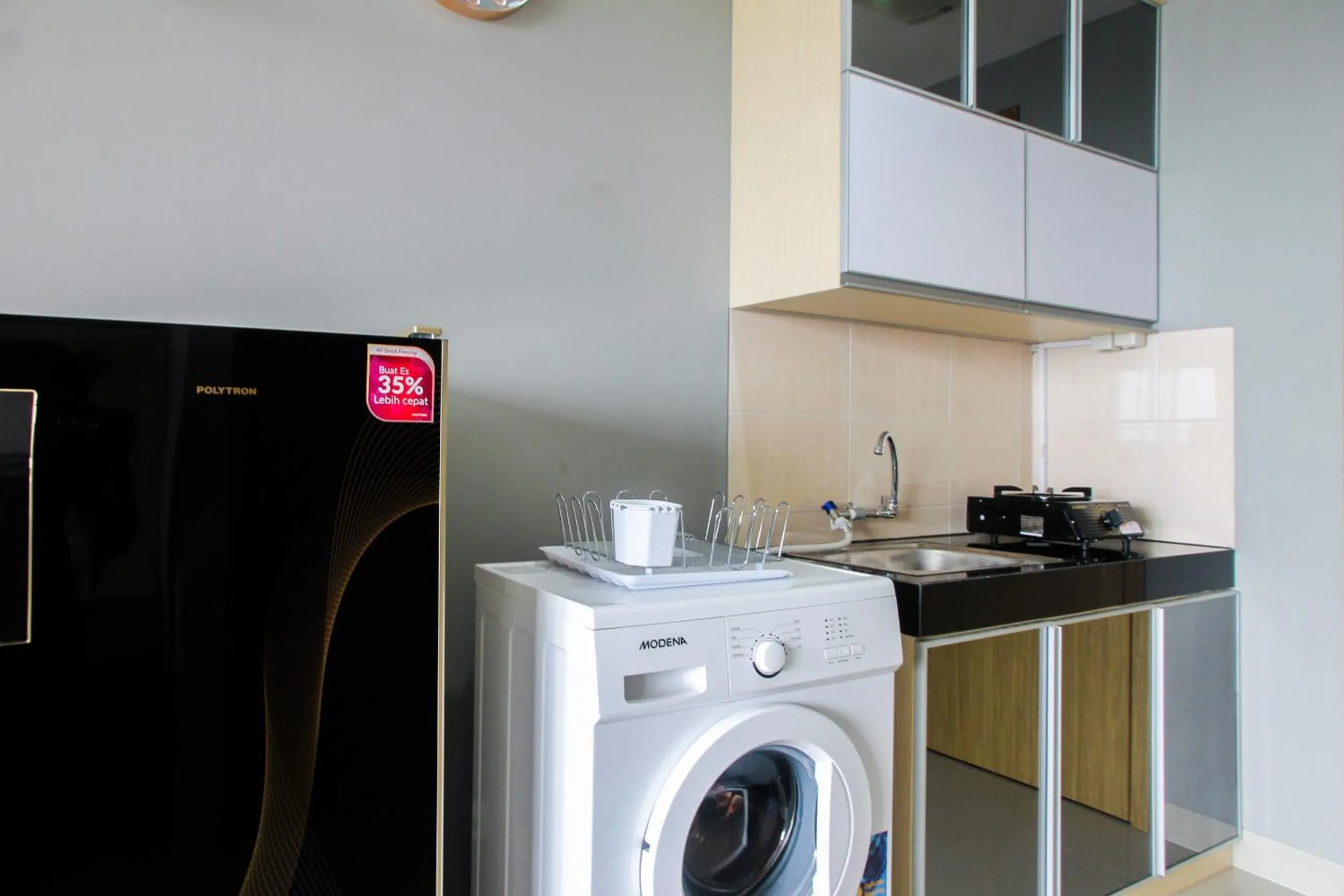 Kitchen or kitchenette in Modern and Cozy Studio Room The Oasis Cikarang Apartment By Travelio