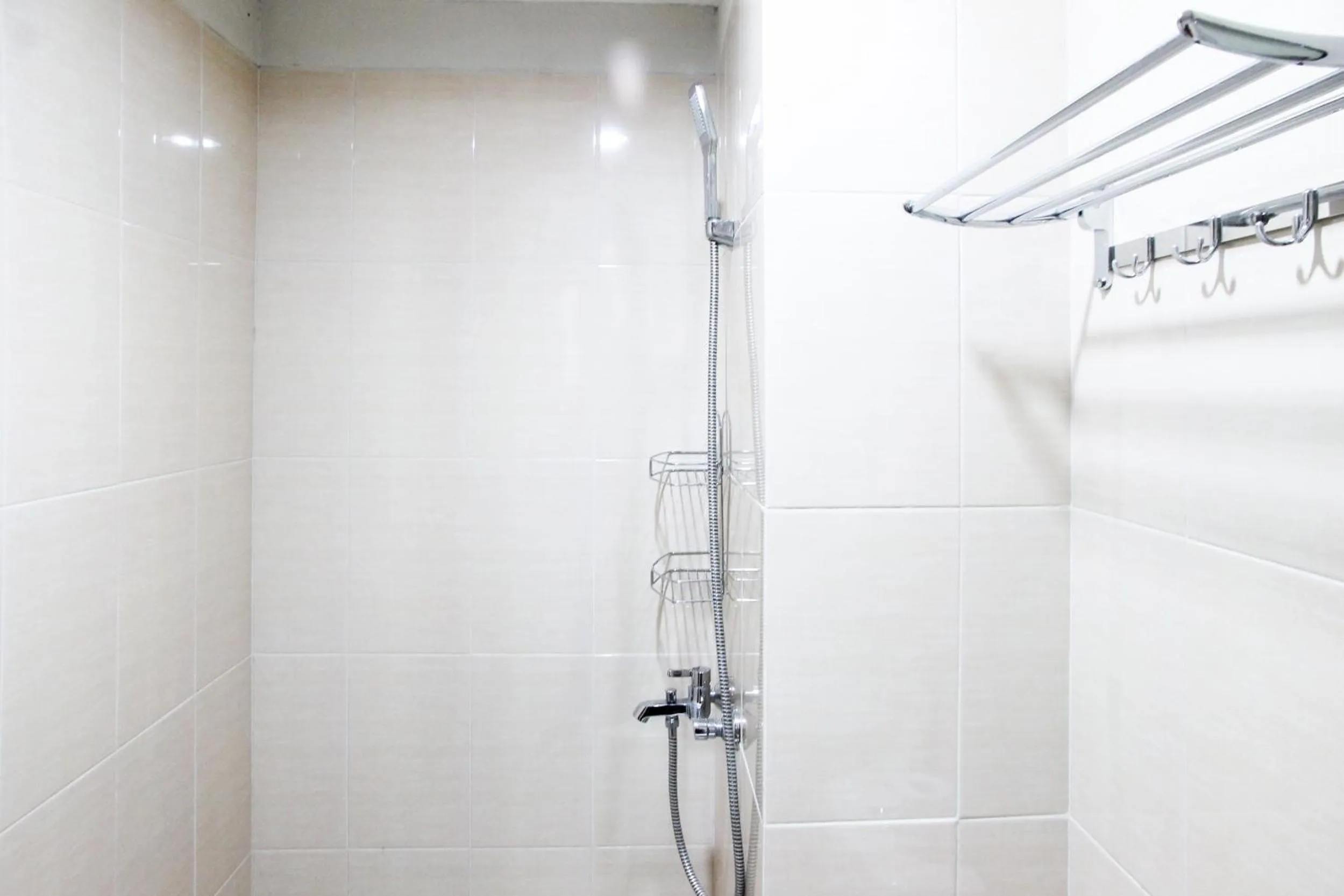 Bathroom in Modern and Cozy Studio Room The Oasis Cikarang Apartment By Travelio
