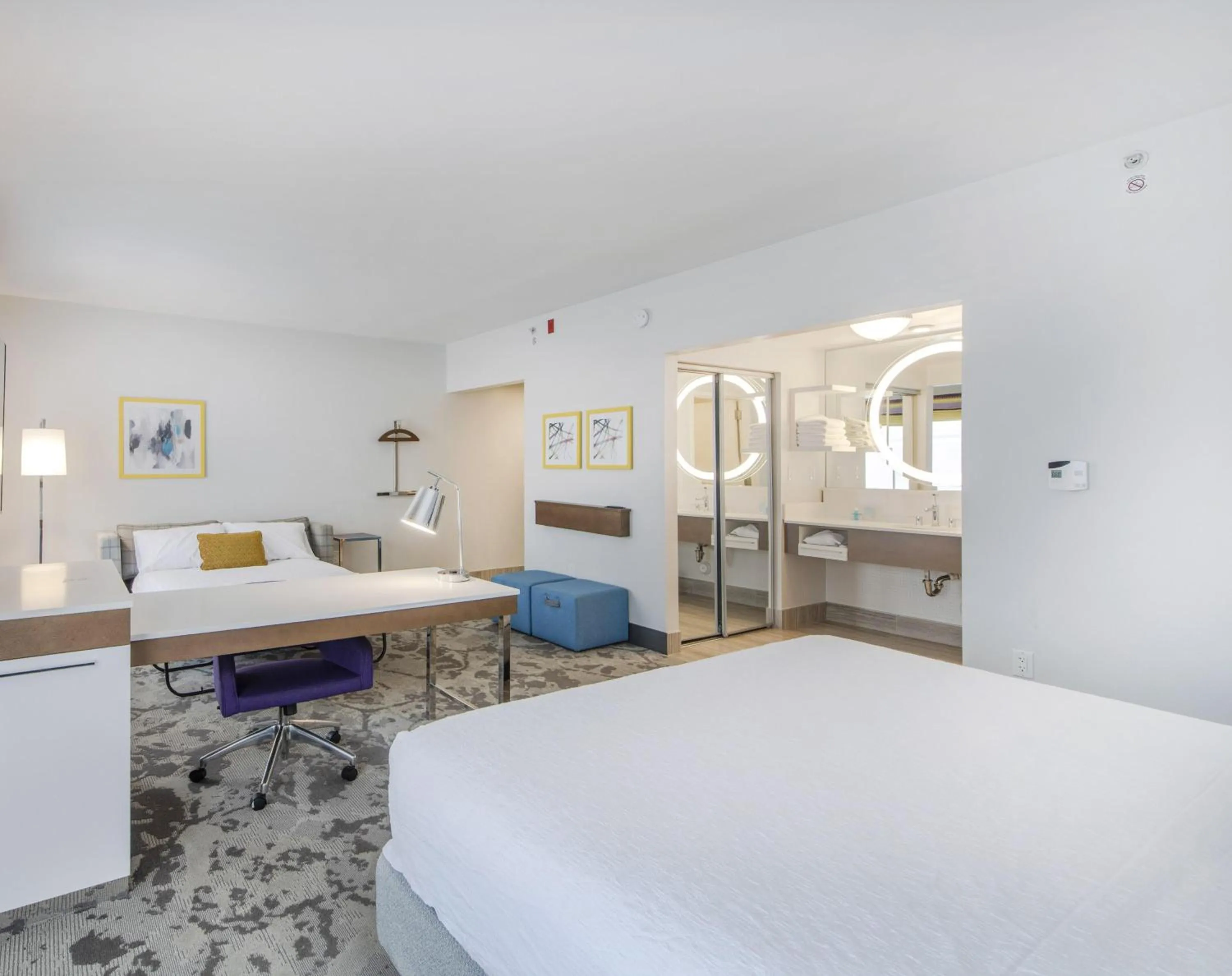 Bedroom, Bed in Hampton Inn & Suites Raleigh-Durham Airport-Brier Creek