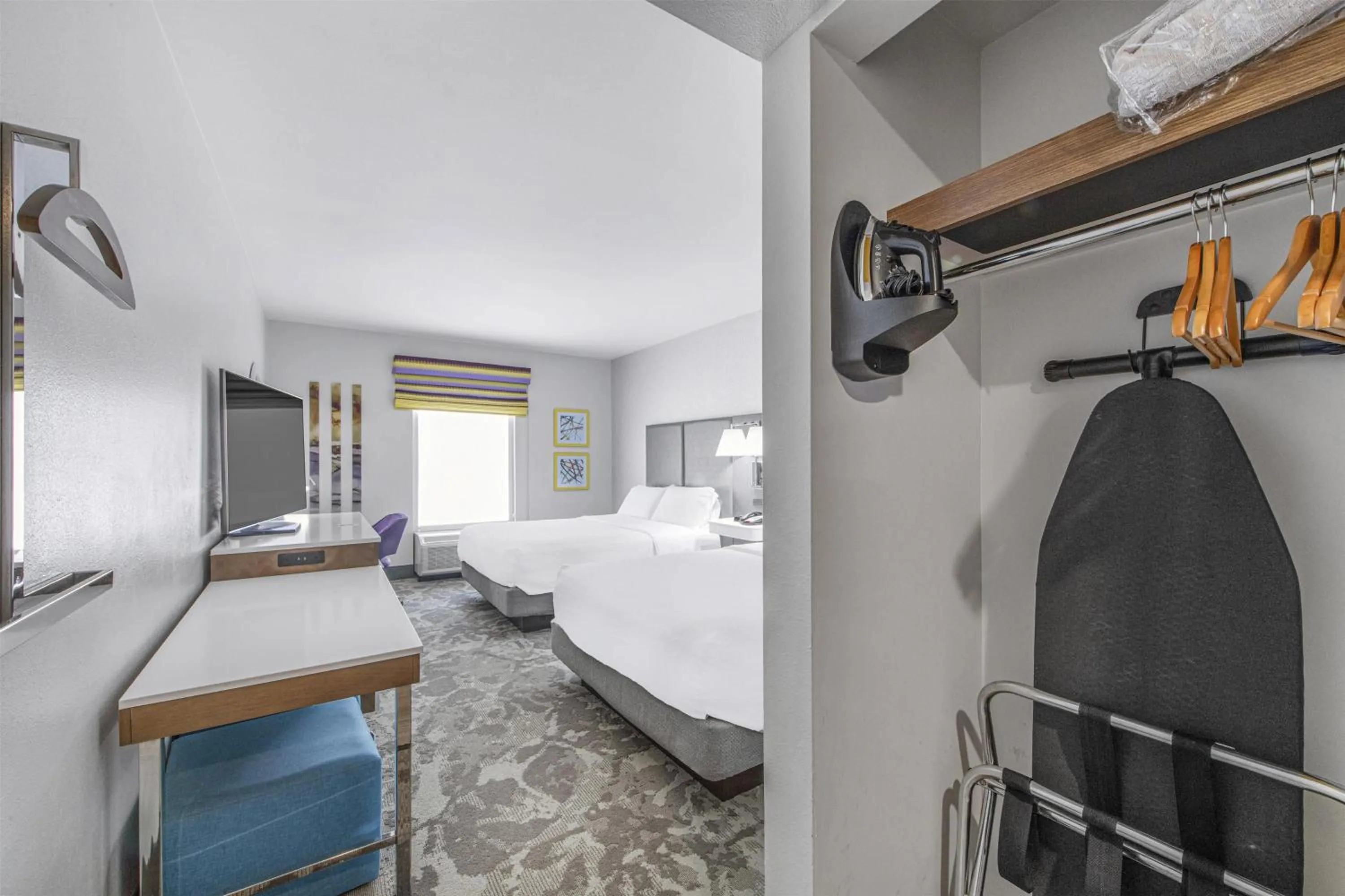 Bed in Hampton Inn & Suites Raleigh-Durham Airport-Brier Creek