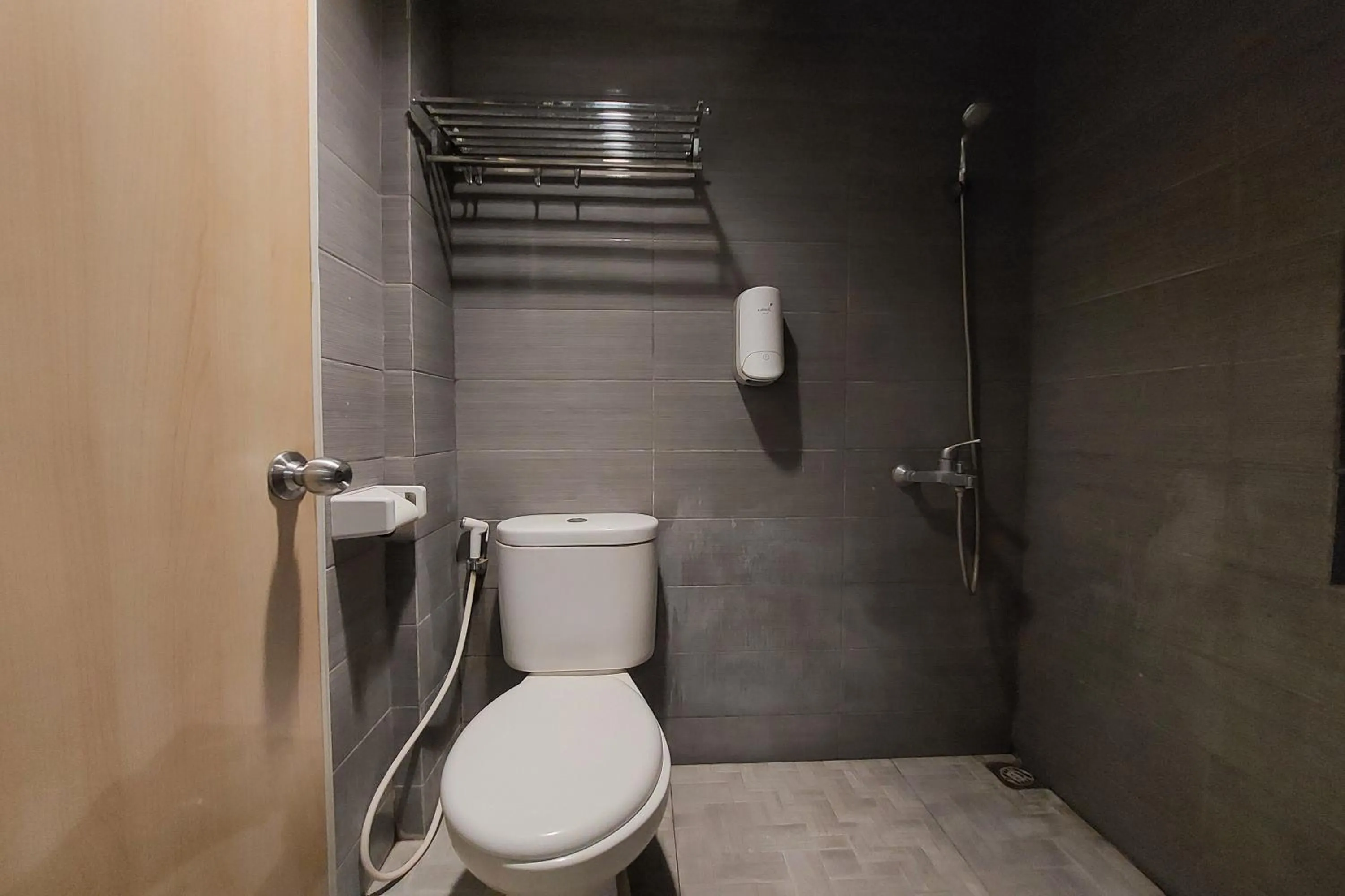 Shower in Hotel Bumi Malaya