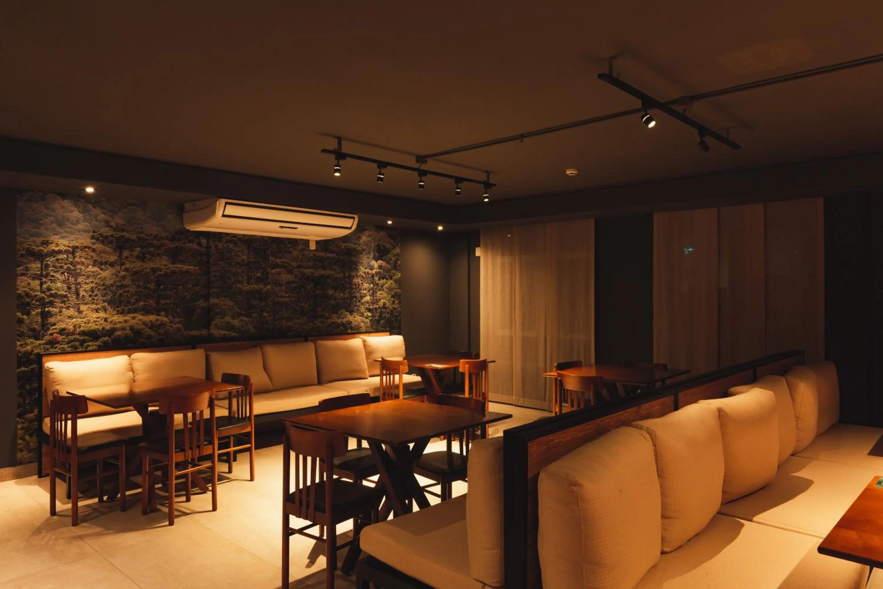 Restaurant/places to eat in Hotel Cassino Tower Curitiba Aeroporto By Nacional Inn