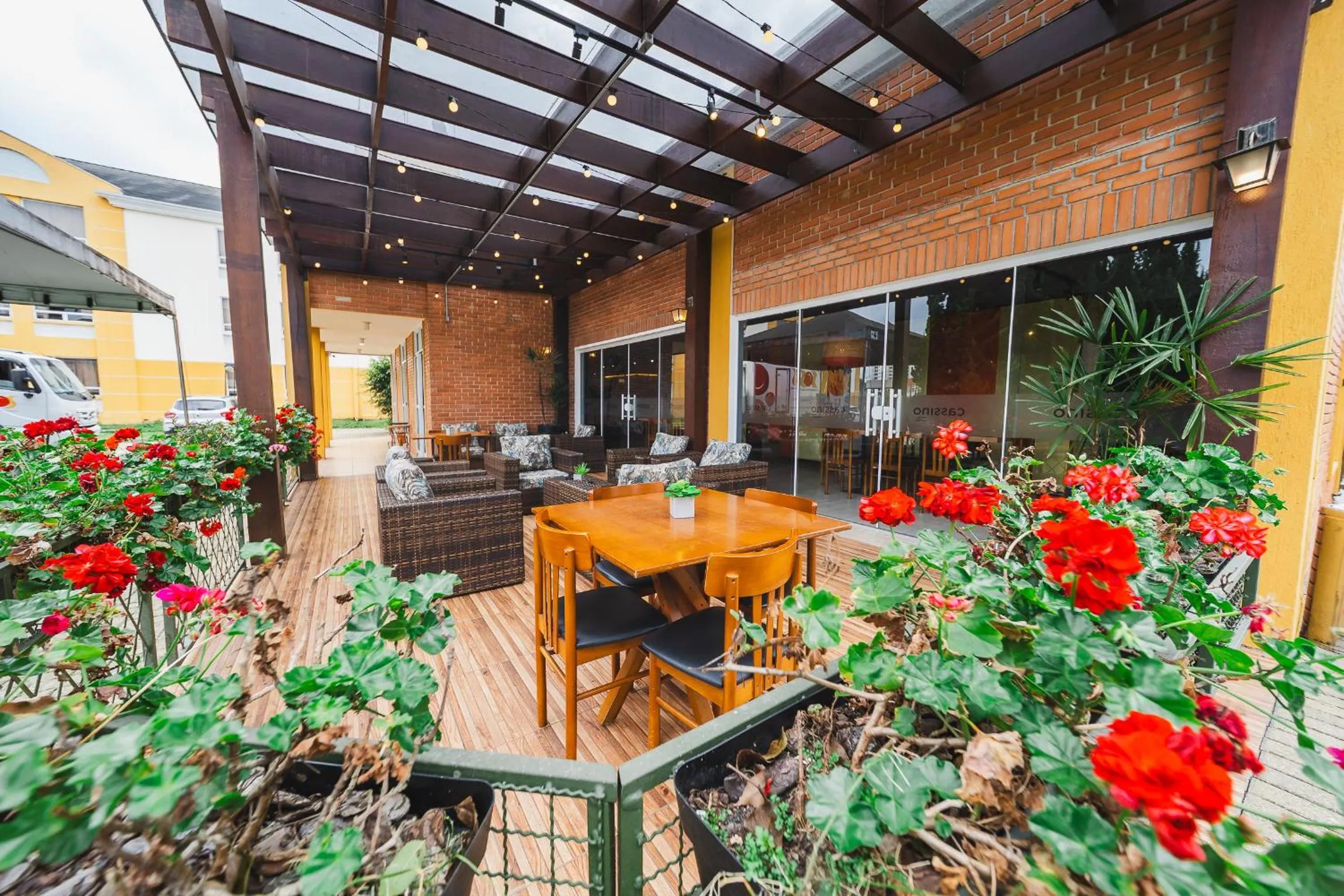 Restaurant/places to eat in Hotel Cassino Tower Curitiba Aeroporto By Nacional Inn