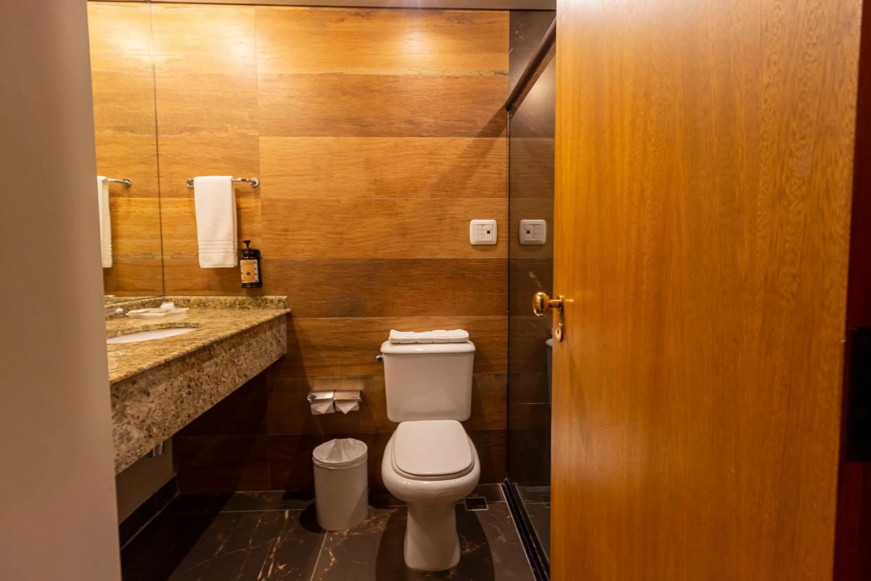 Bathroom in Hotel Cassino Tower Curitiba Aeroporto By Nacional Inn