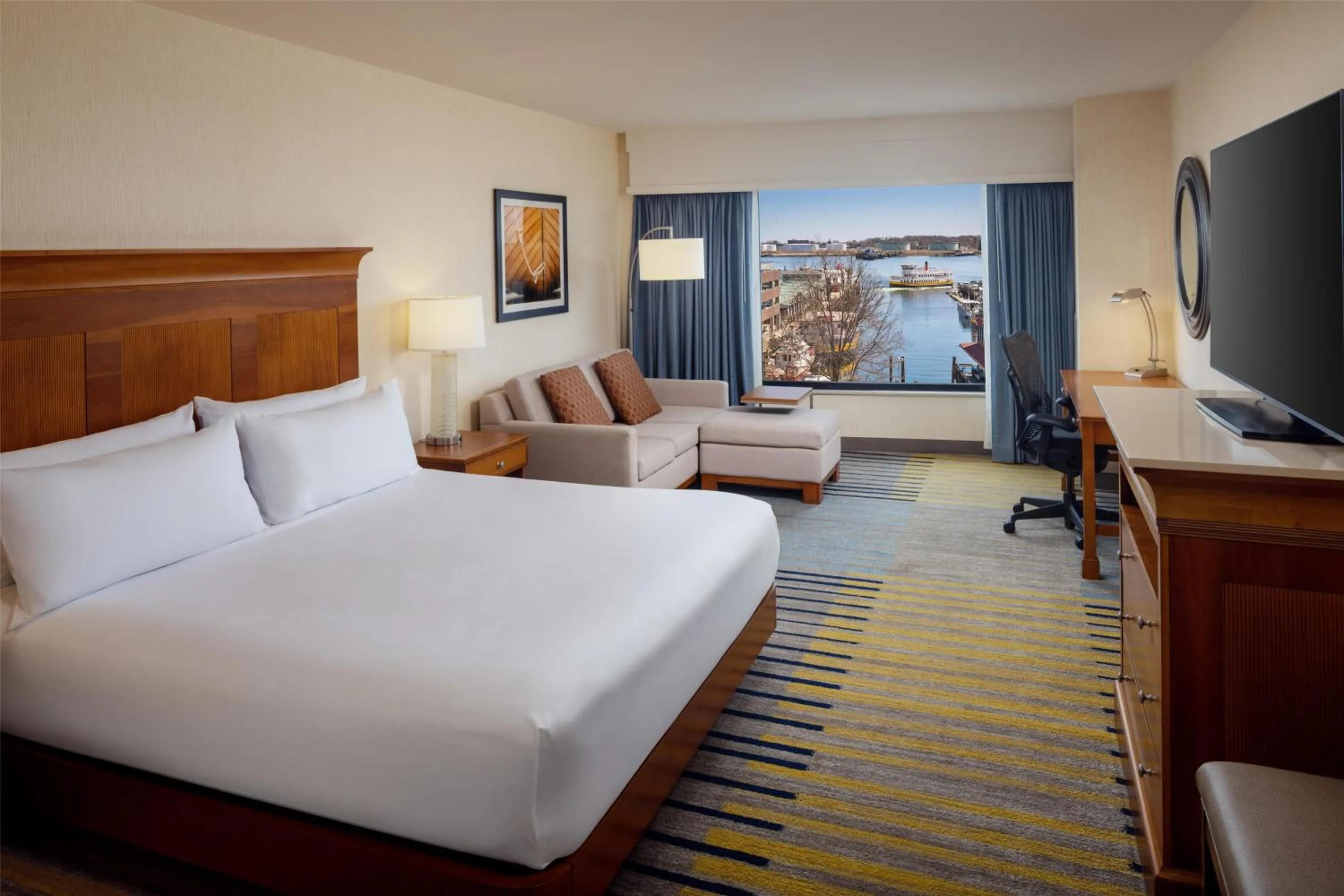 Bed in Hilton Garden Inn Portland Downtown Waterfront