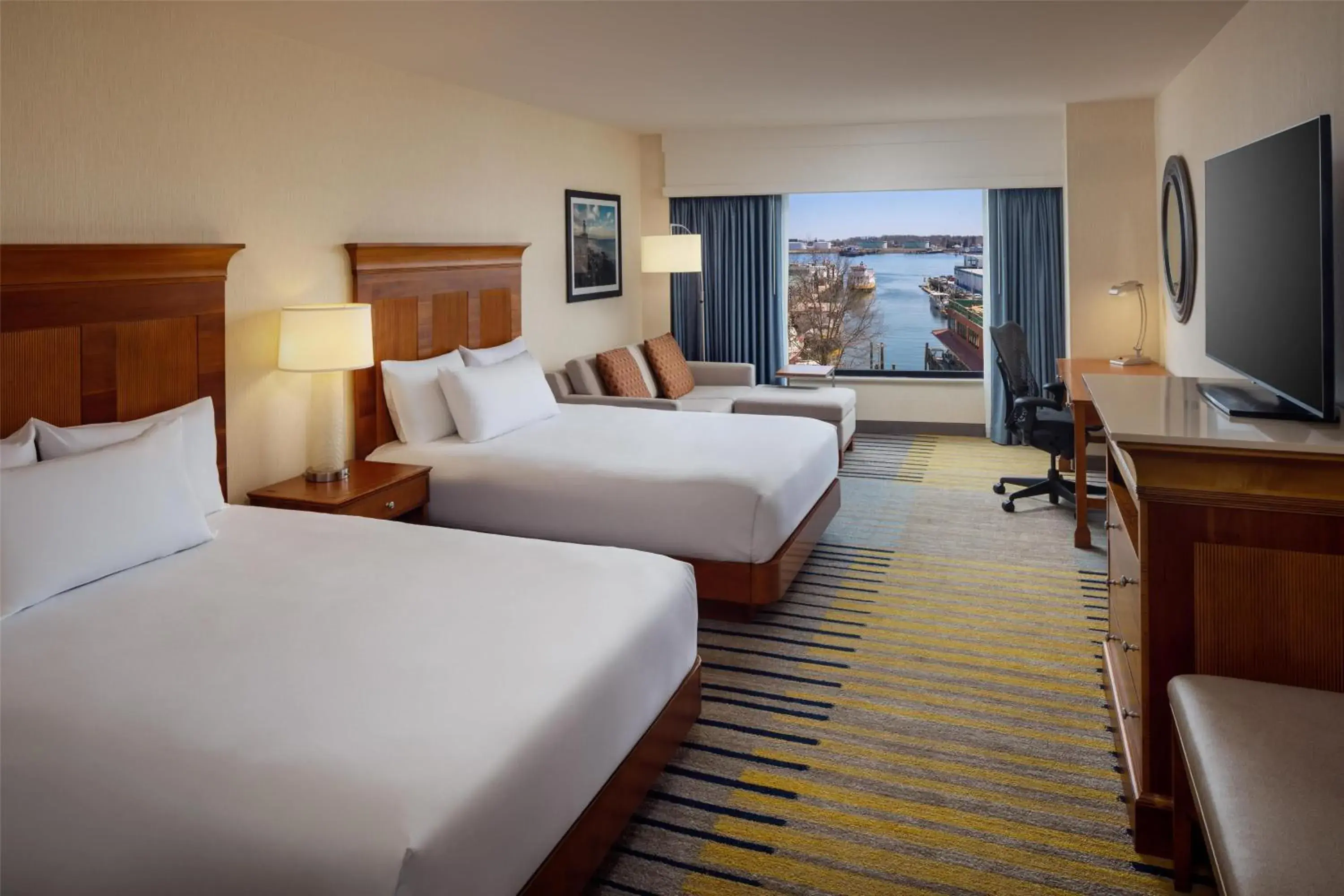 Queen Room with Water View and Sofa Bed in Hilton Garden Inn Portland Downtown Waterfront Queen Room with Water View and Sofa Bed in Hilton Garden Inn Portland Downtown Waterfront