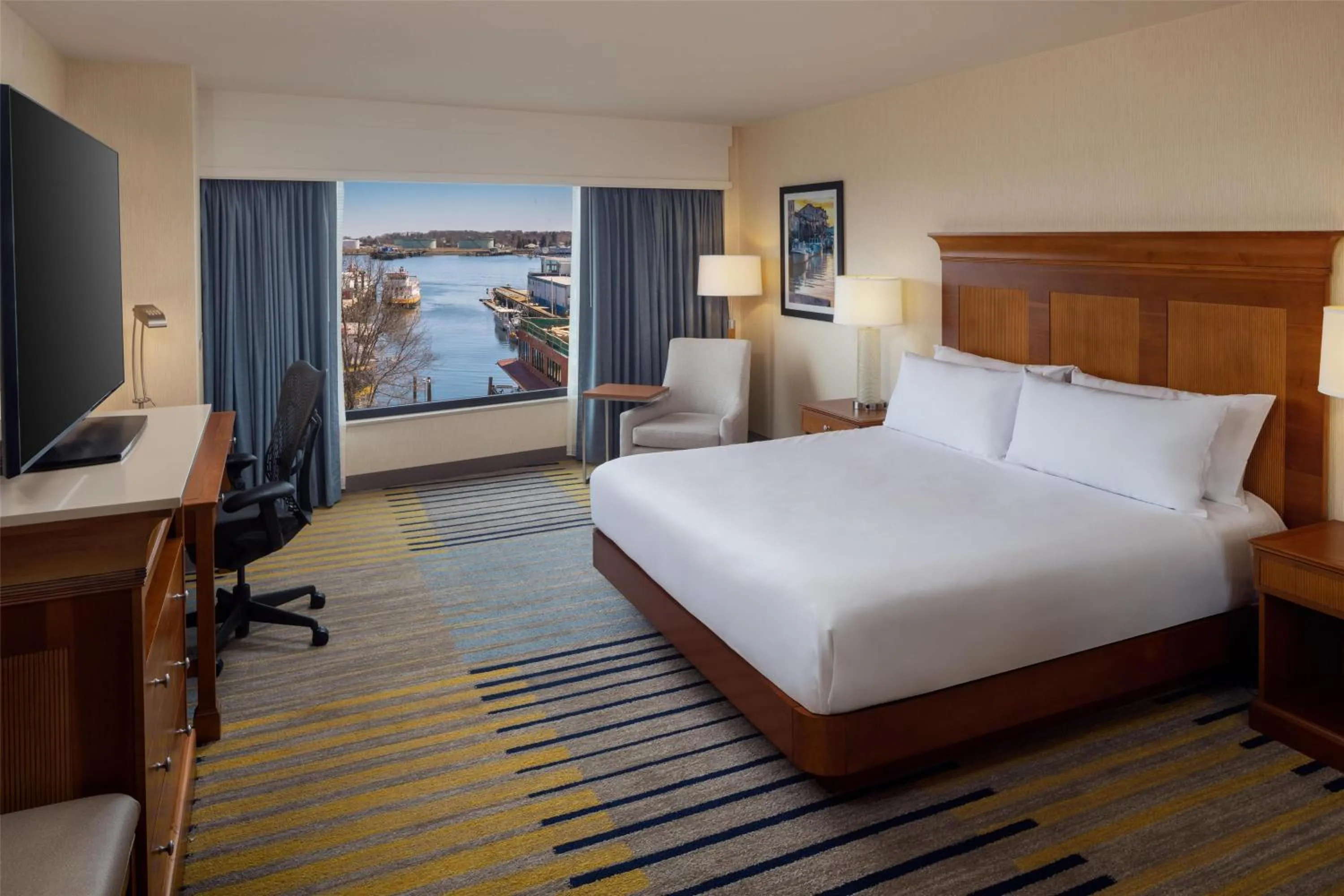 Bed in Hilton Garden Inn Portland Downtown Waterfront