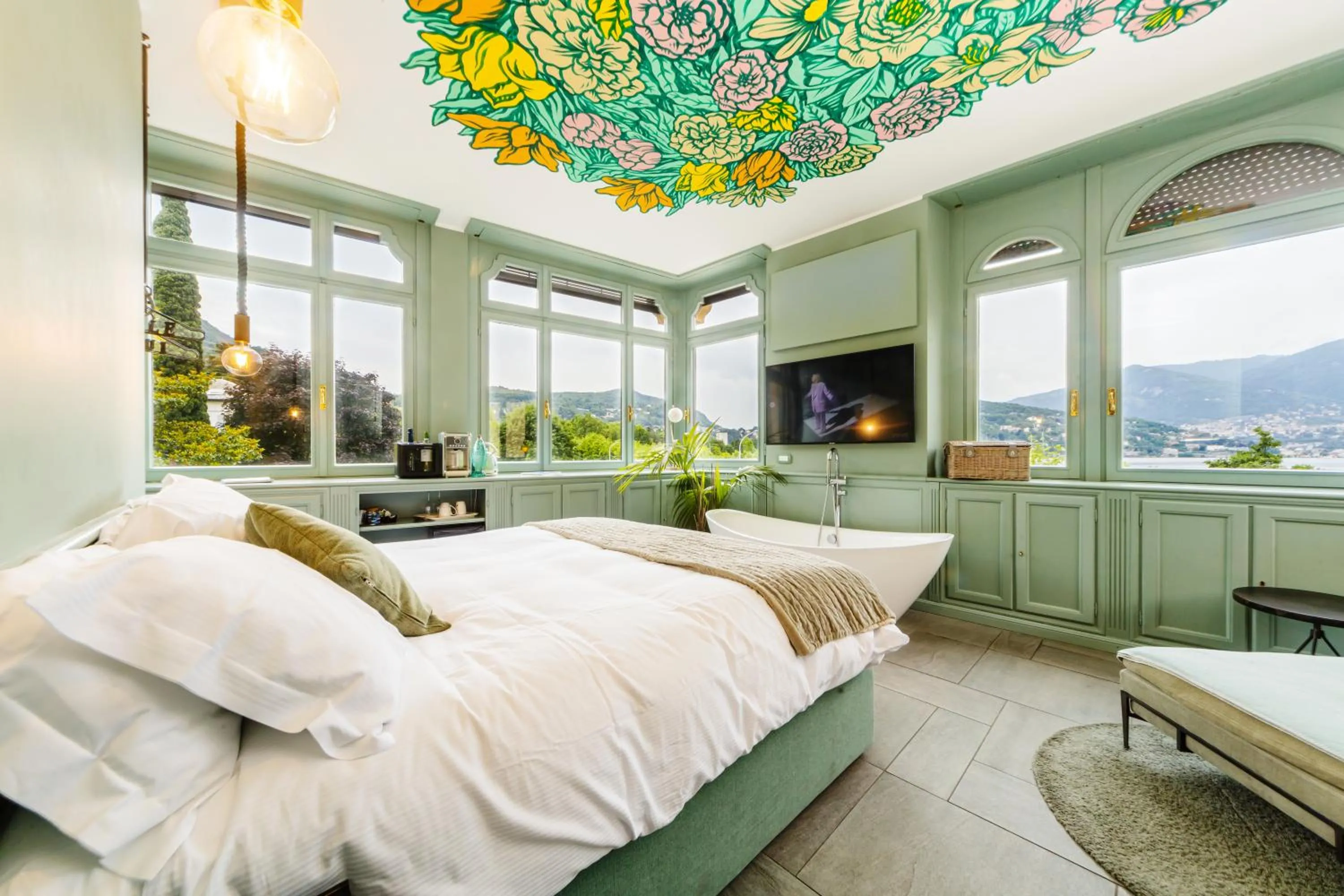 Photo of the whole room, Bed in Bello!Lake Como Suites