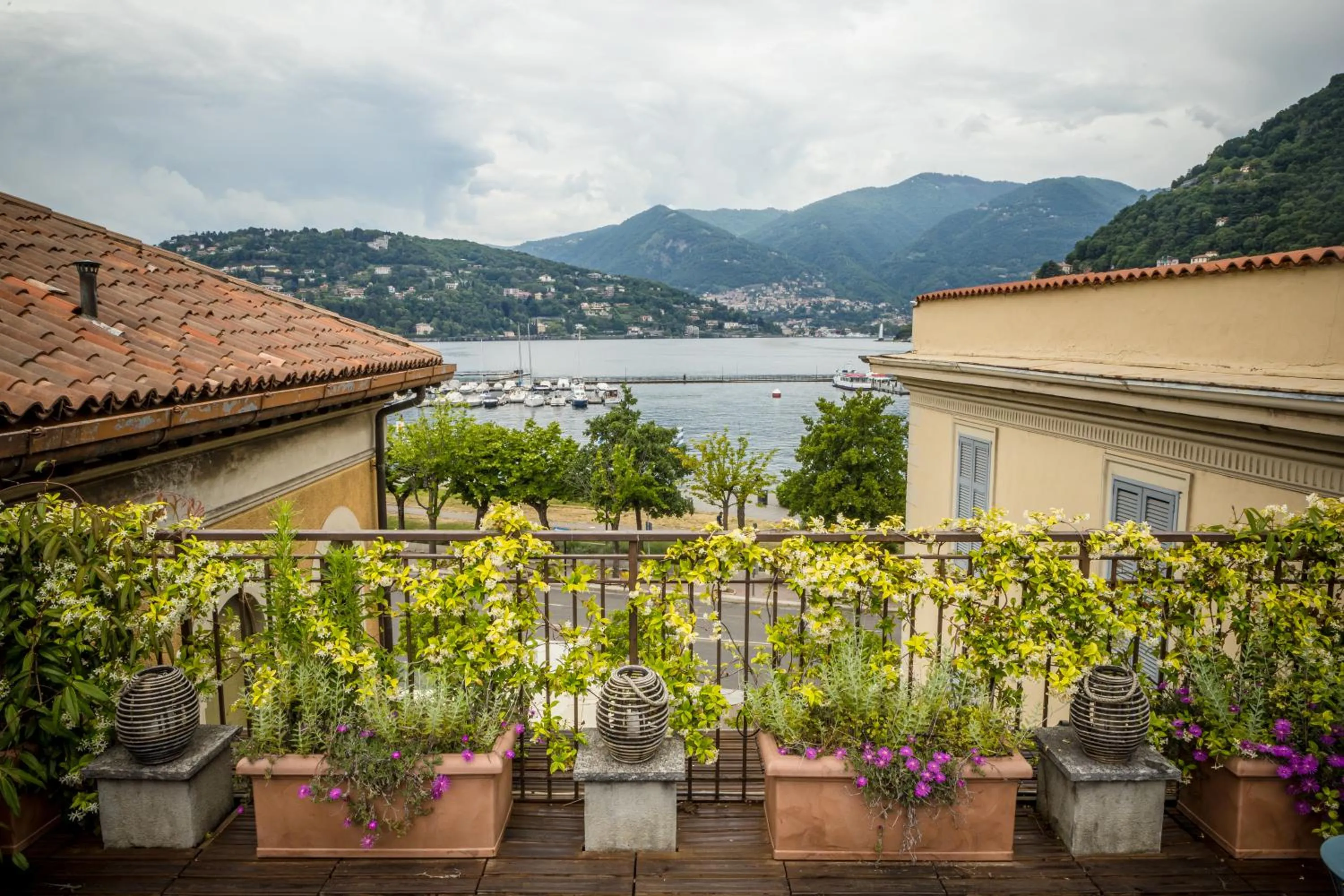 Balcony/Terrace in Bello!Lake Como Suites